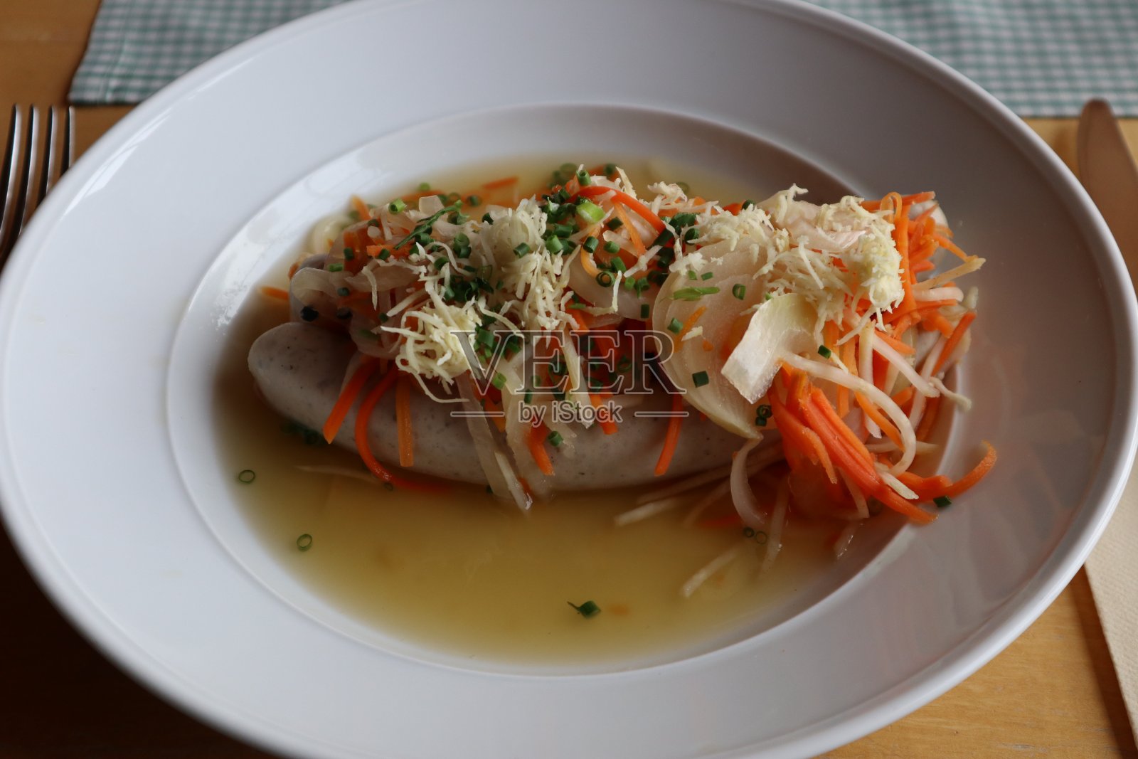 德国料理:产自德国维尔茨堡的蓝香肠(醋炖香肠)照片摄影图片