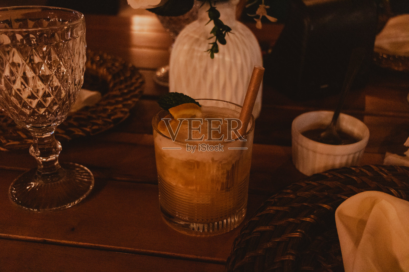 桌上的派对饮料照片摄影图片