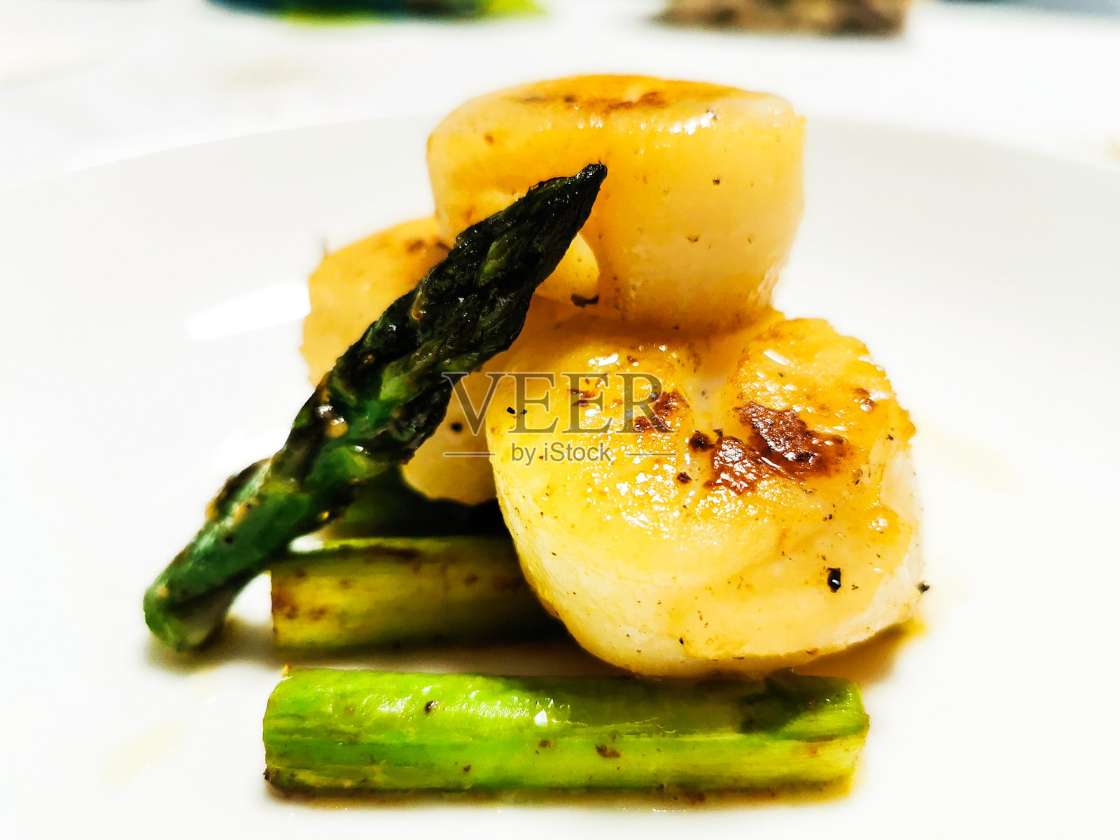 海鲜，肉类和餐盘上的食物特写照片摄影图片