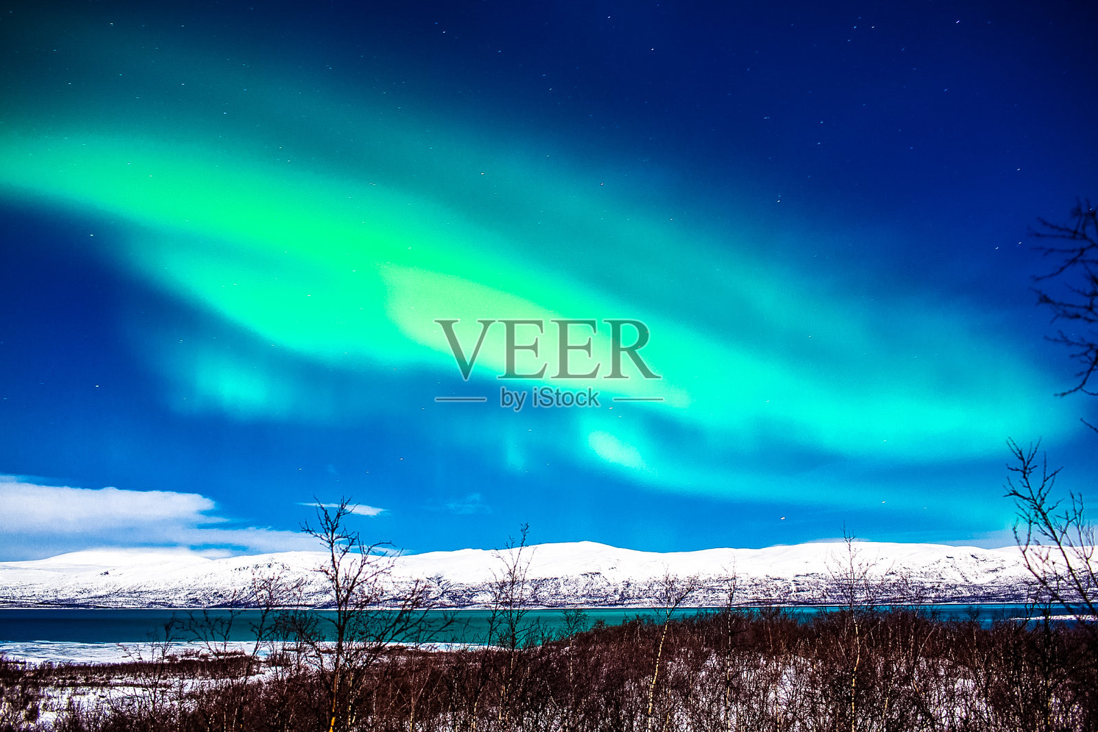 瑞典北博滕县阿比斯库国家公园-北极光和峡湾景观照片摄影图片