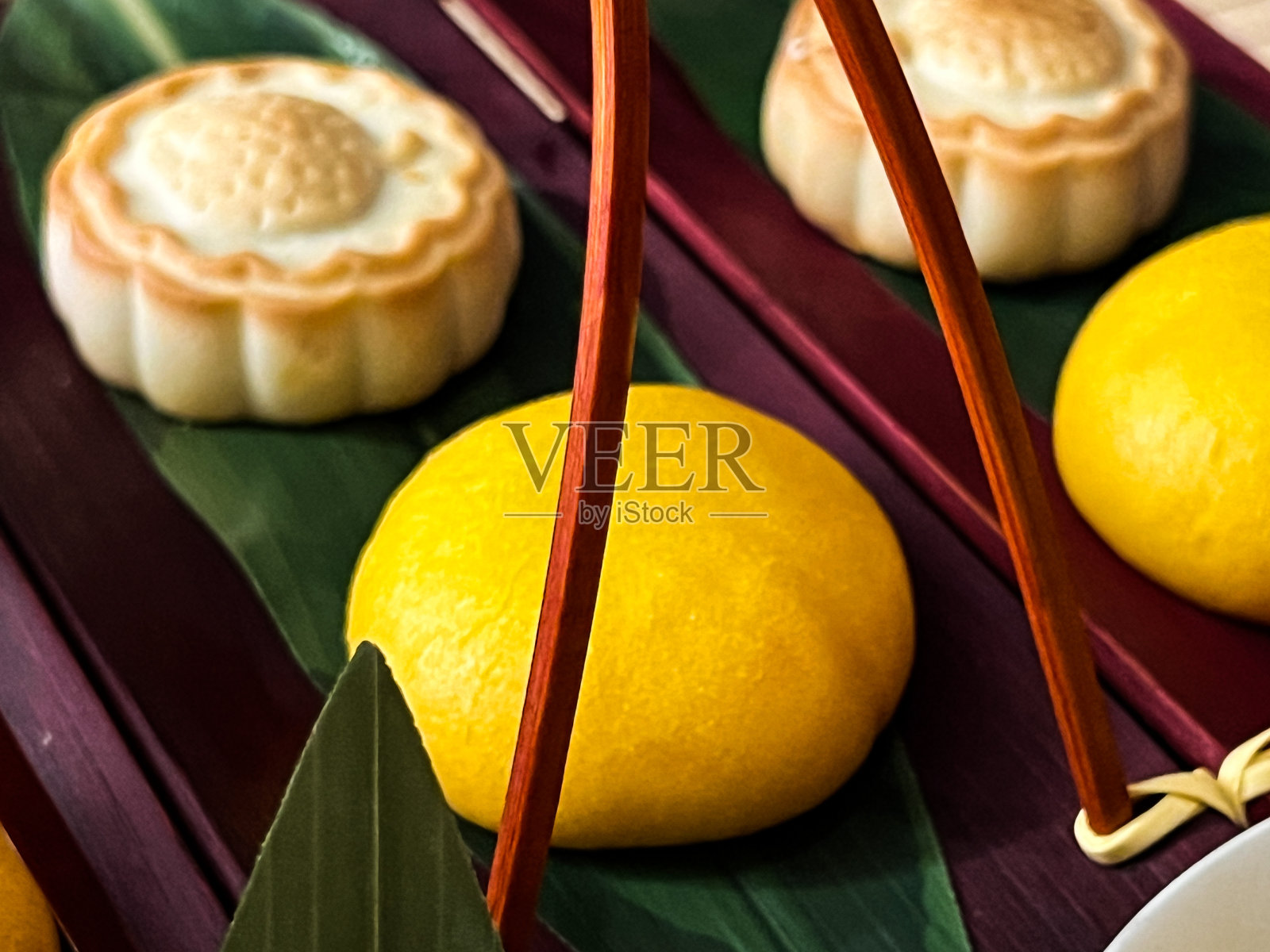 海鲜，肉类和餐盘上的食物特写照片摄影图片