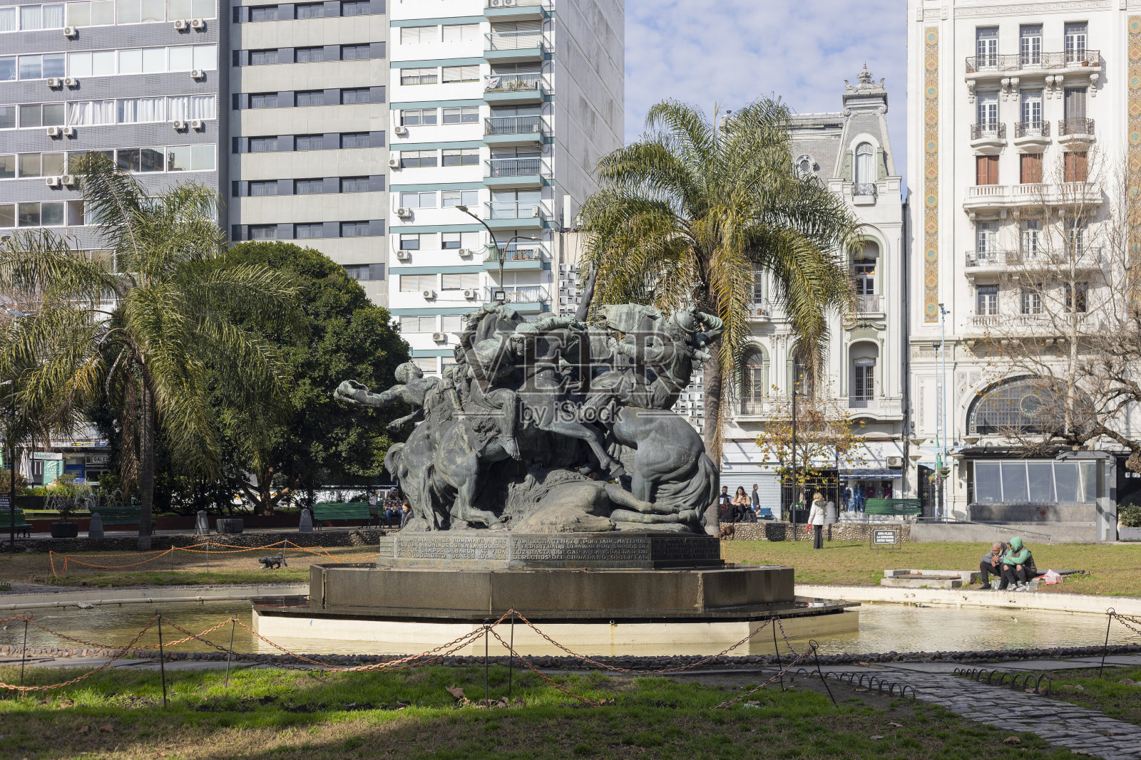 乌拉圭蒙得维的亚法比尼广场上的纪念碑照片摄影图片