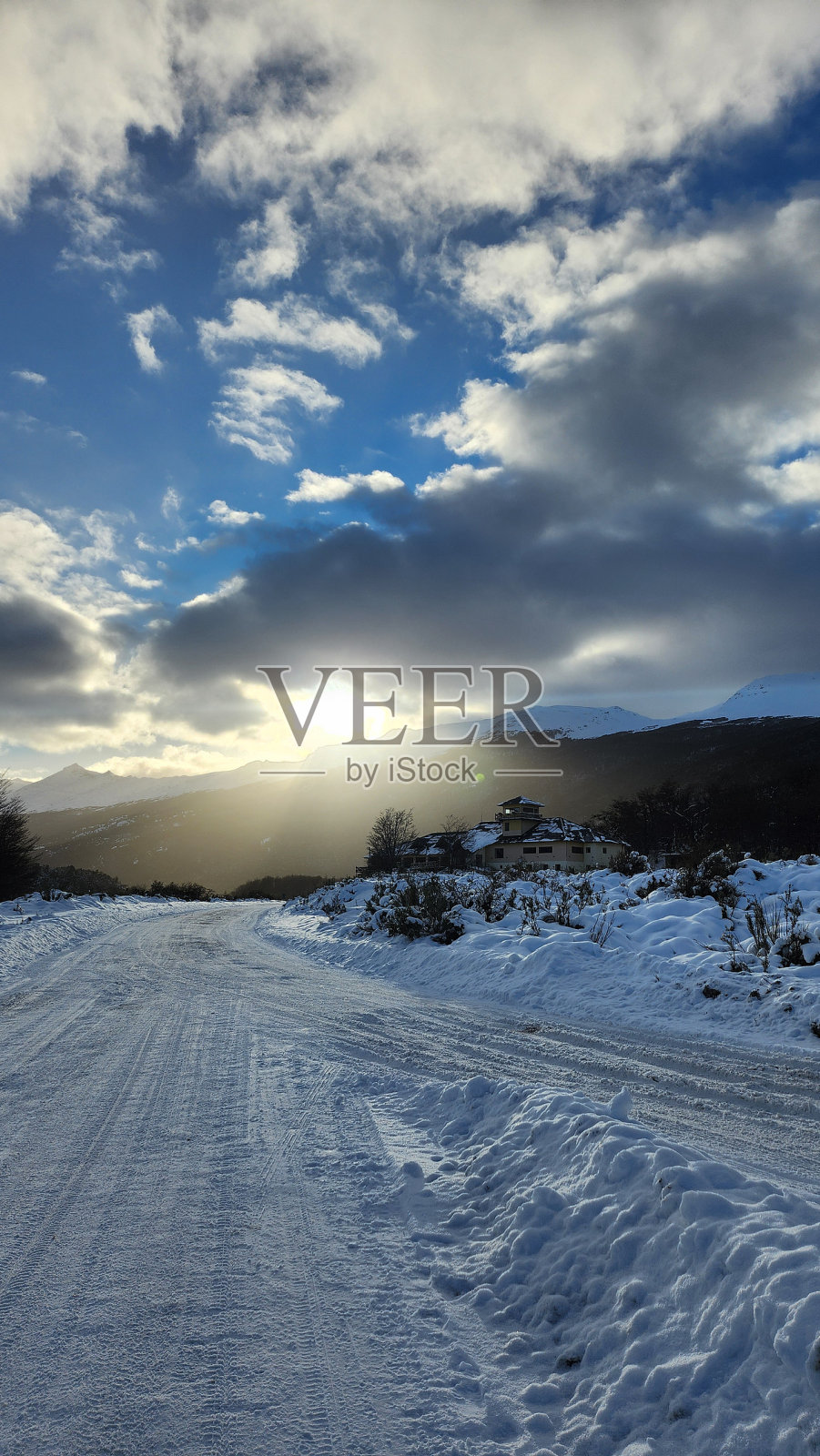 大自然中的日落照片摄影图片