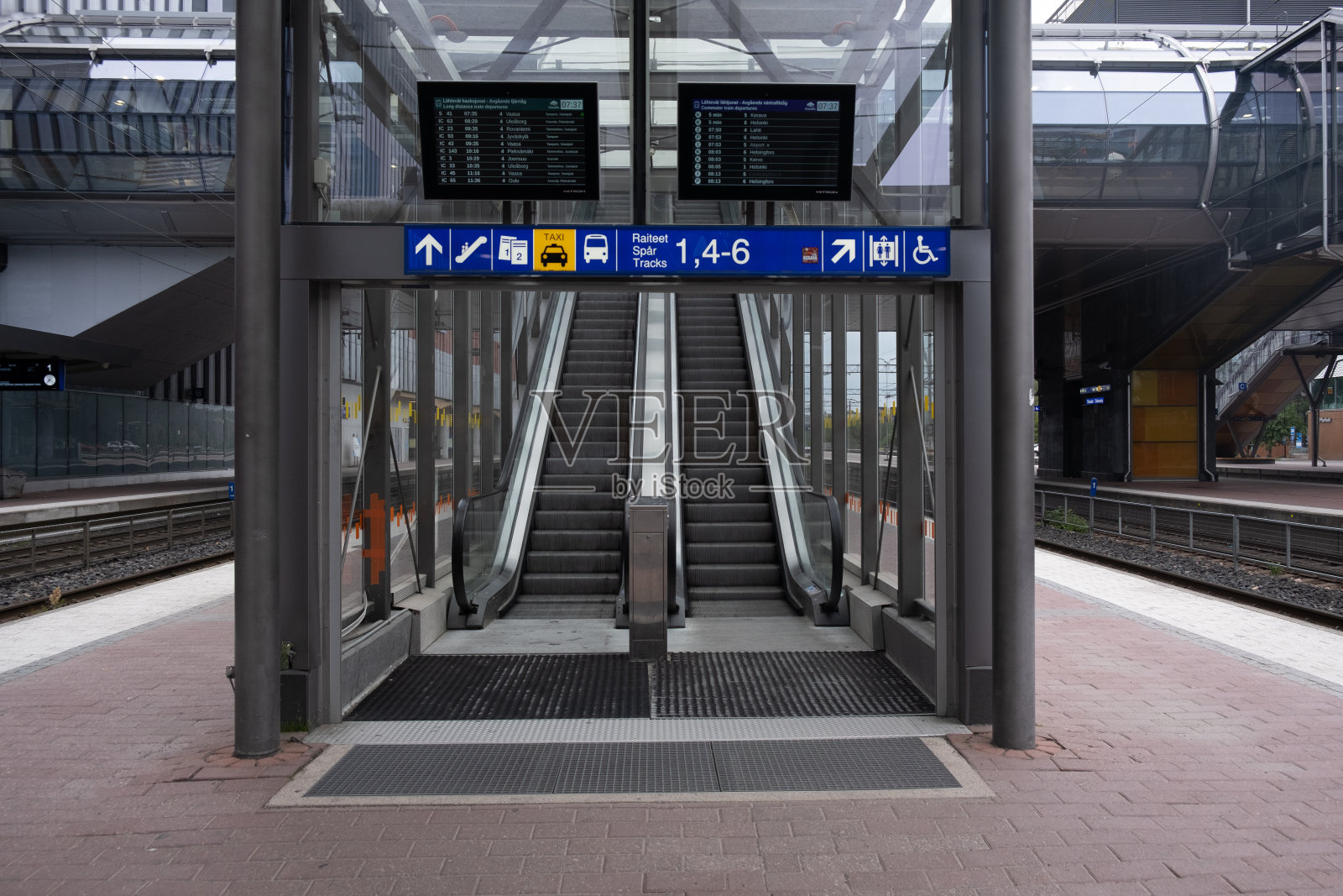 芬兰赫尔辛基tikkurila铁路到达和离开终点站照片摄影图片