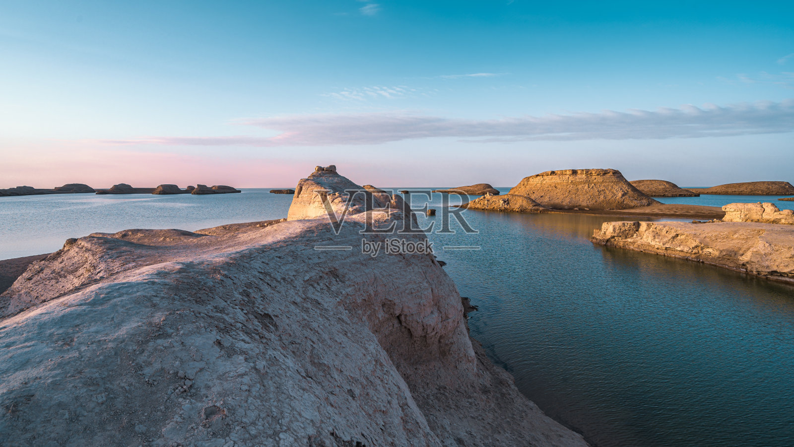中国青海乌苏里水崖丹地质公园照片摄影图片