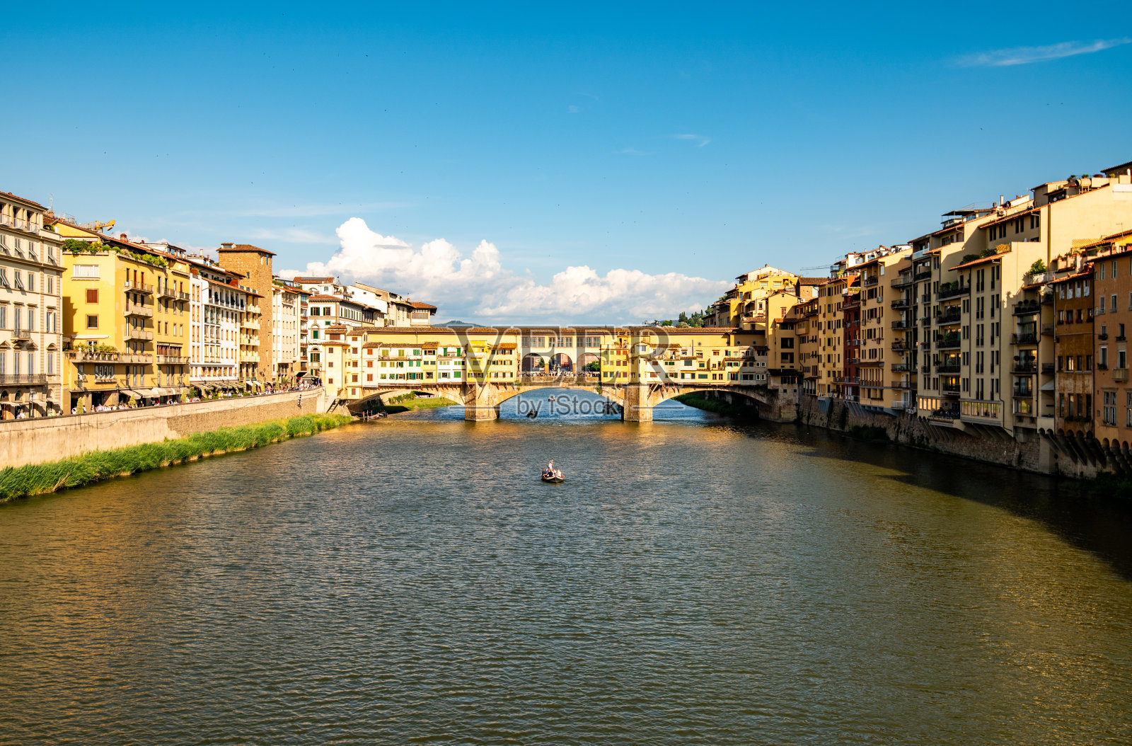 沿着阿尔诺河到维奇奥桥的景色照片摄影图片