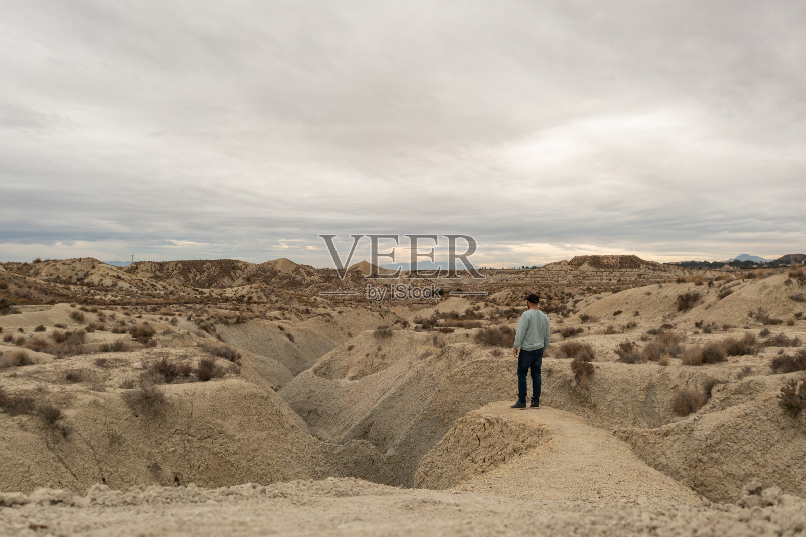 在穆尔西亚的阿巴尼拉沙漠或马霍亚沙漠散步的鸟瞰图。照片摄影图片