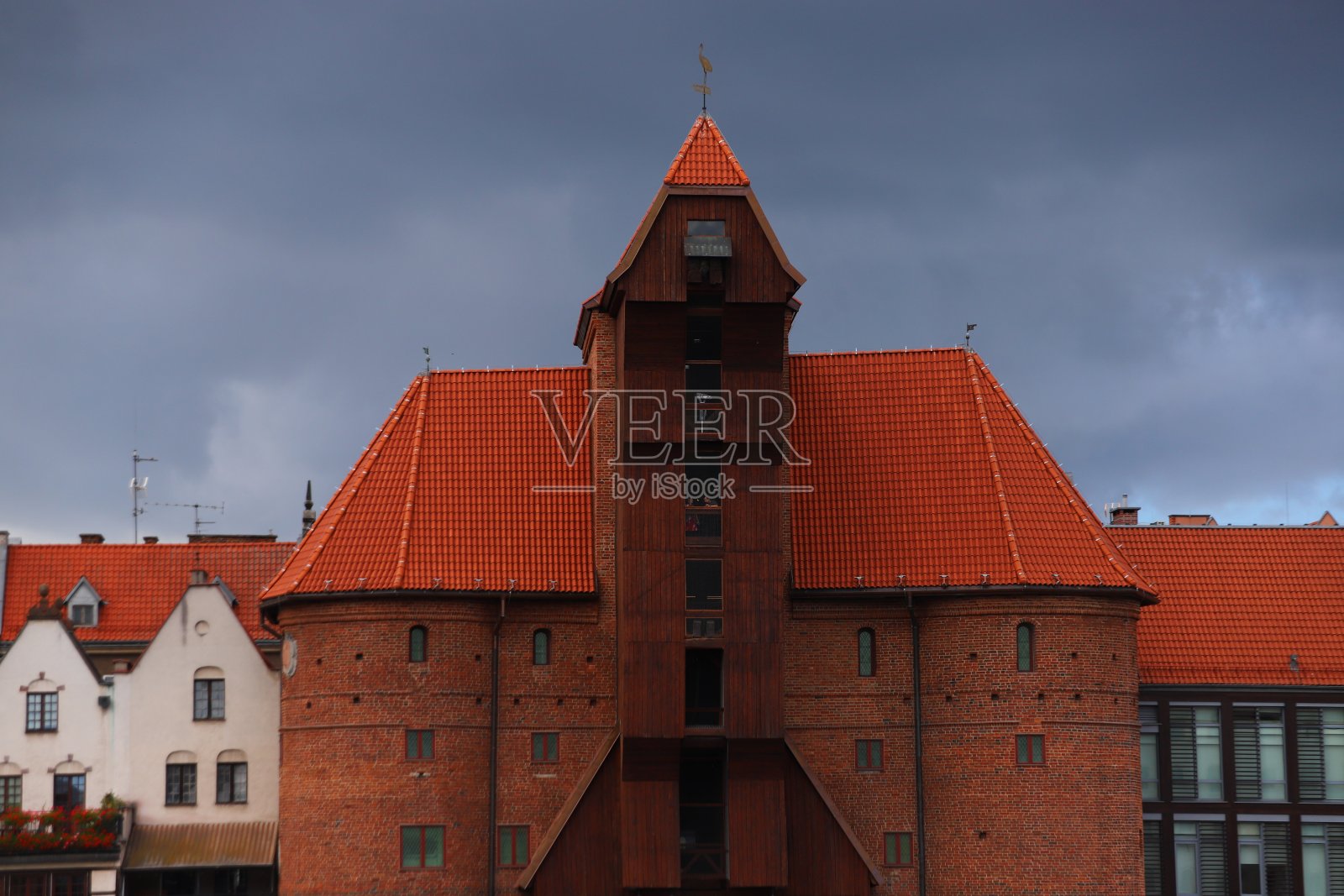 波兰格但斯克著名的、历史悠久的鹤的正面视图照片摄影图片