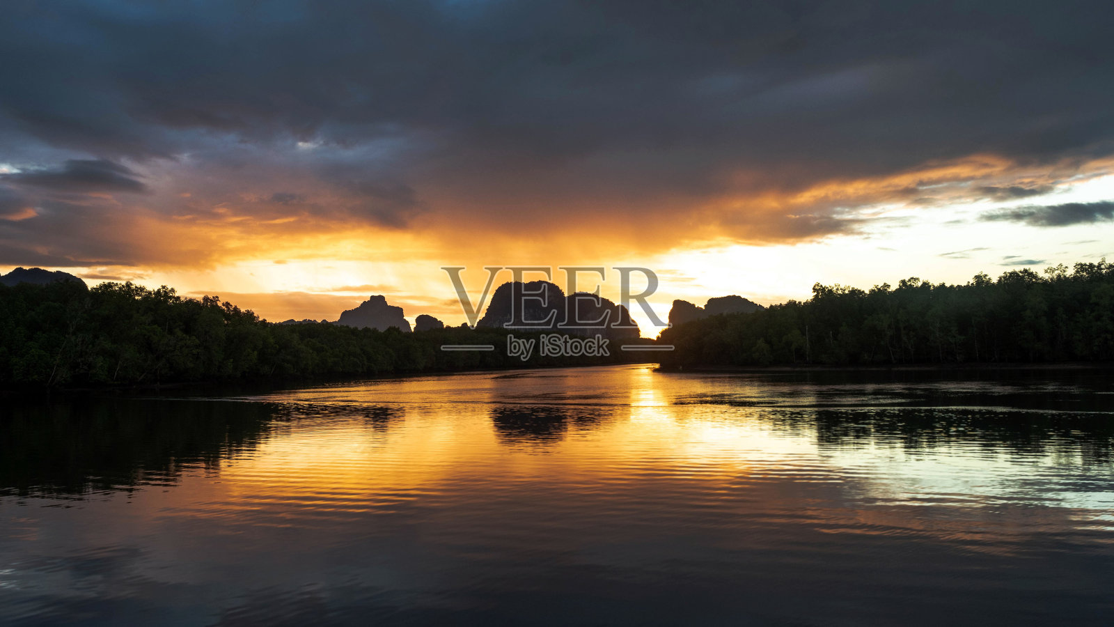 岛脊后面美丽的日出。照片摄影图片