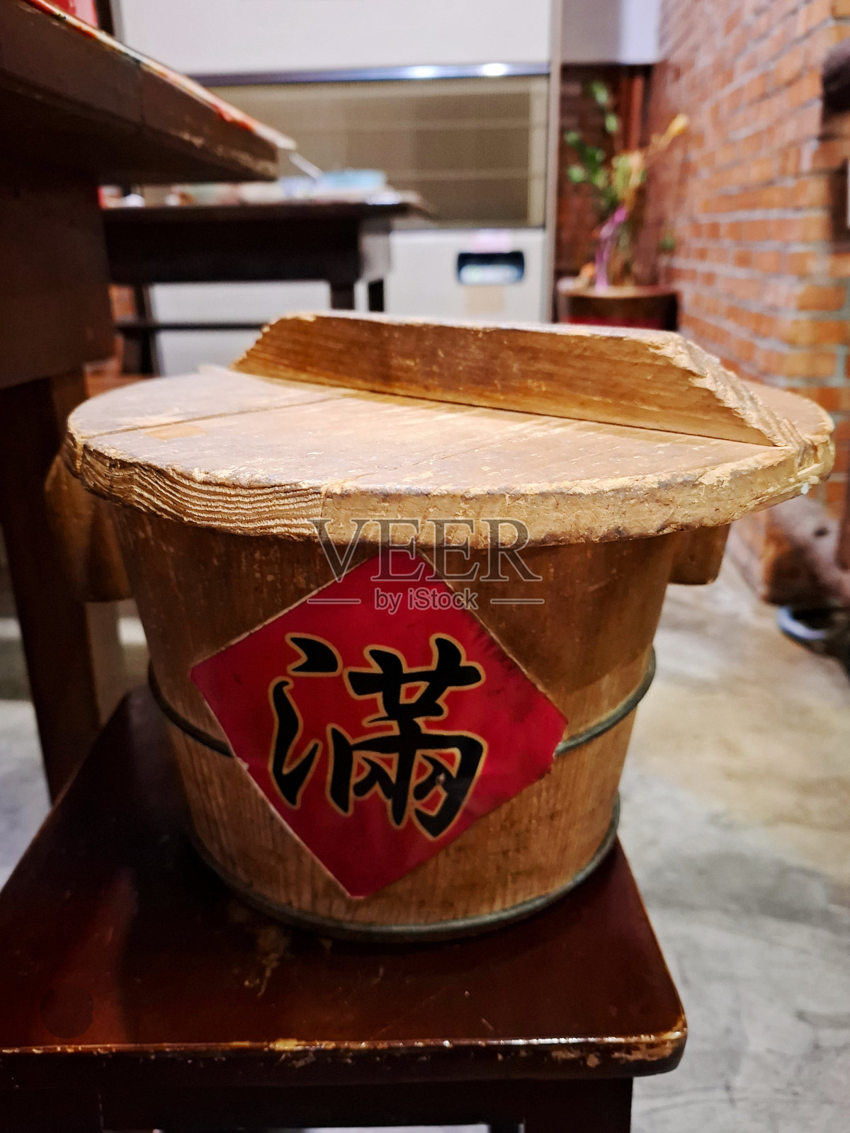 大米桶照片摄影图片