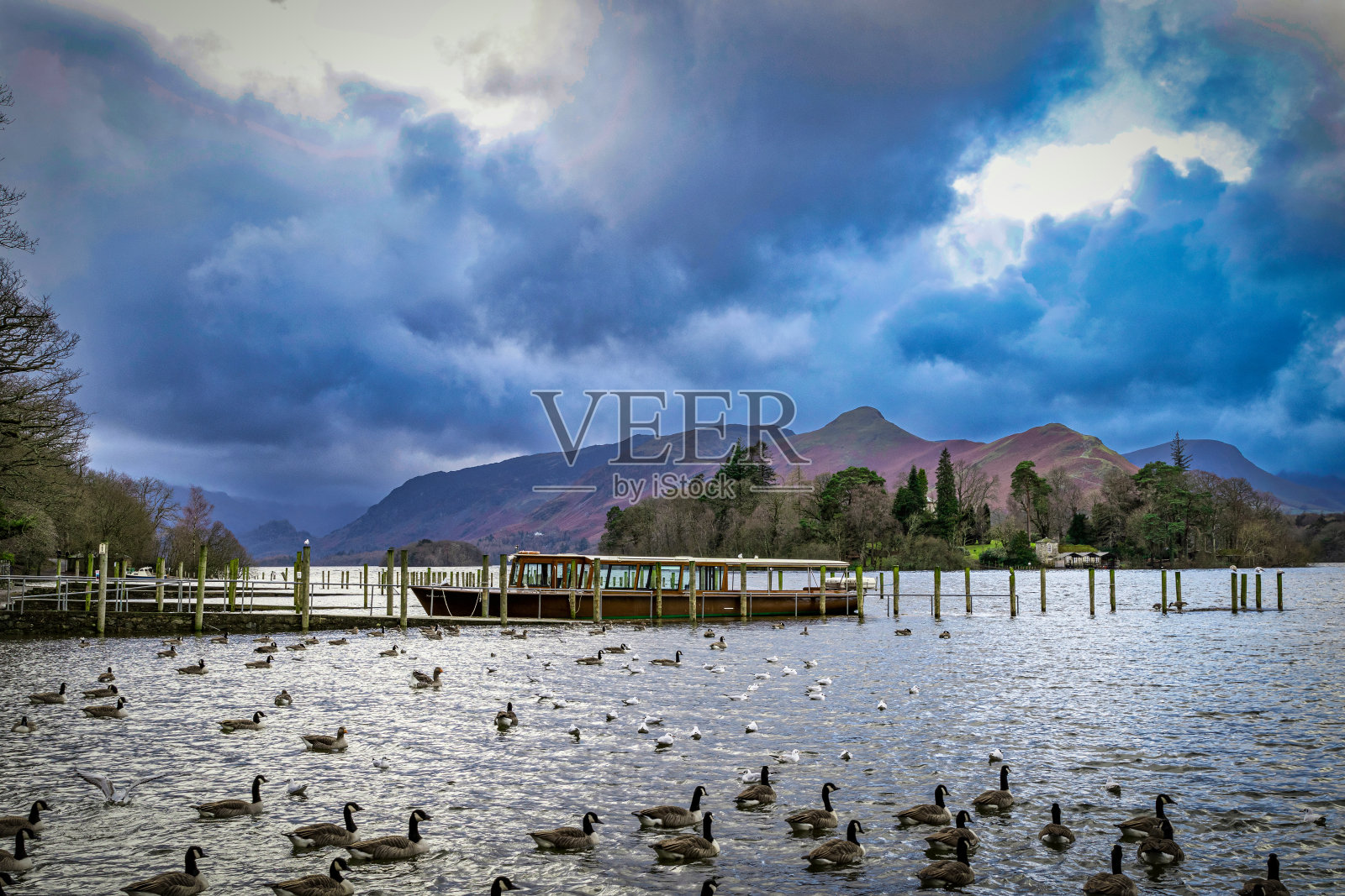 英格兰湖区的湖景。照片摄影图片