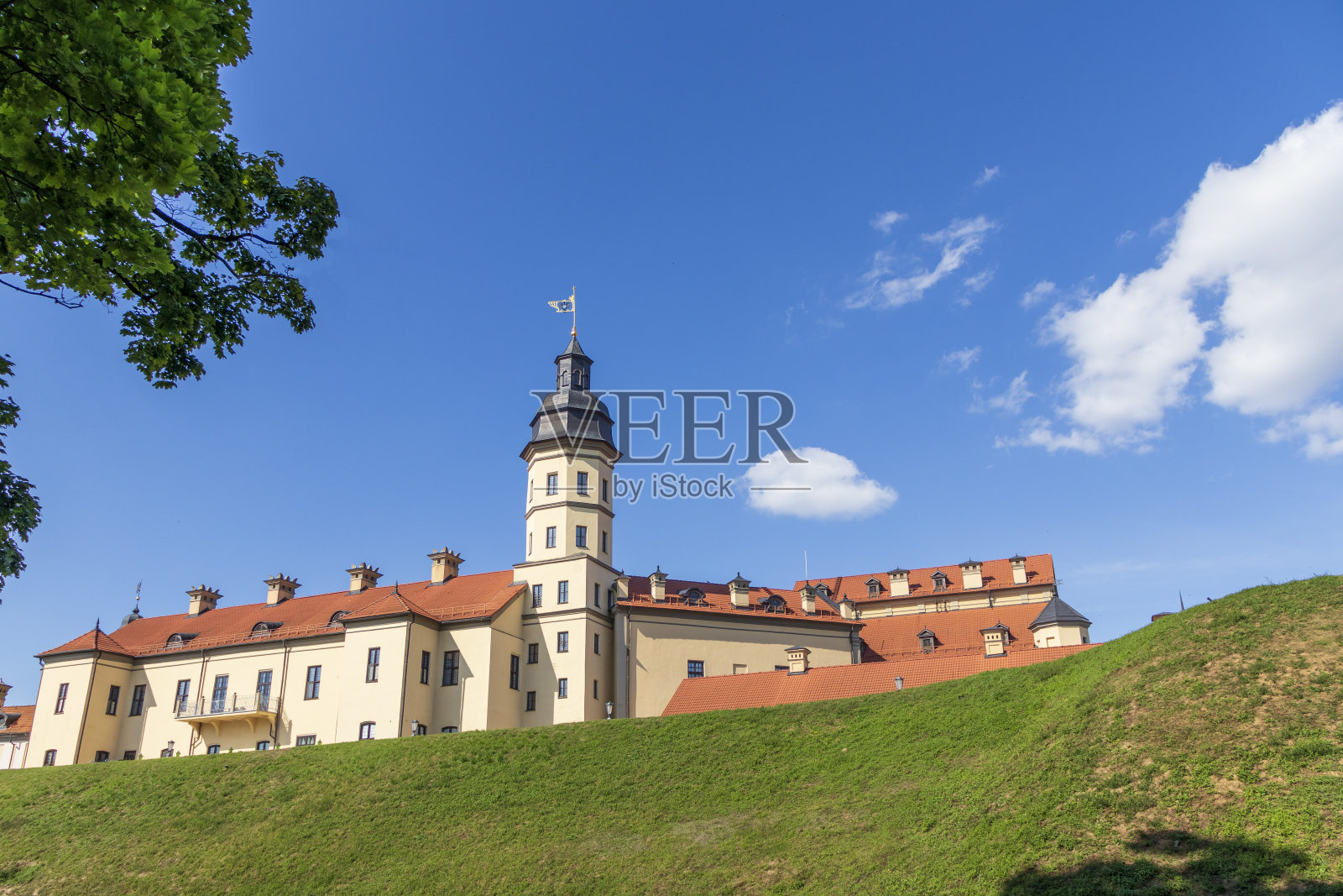 涅斯维日，白俄罗斯- 08.08.2024 -拍摄著名的建筑地标，拉德威尔城堡。具有里程碑意义的照片摄影图片