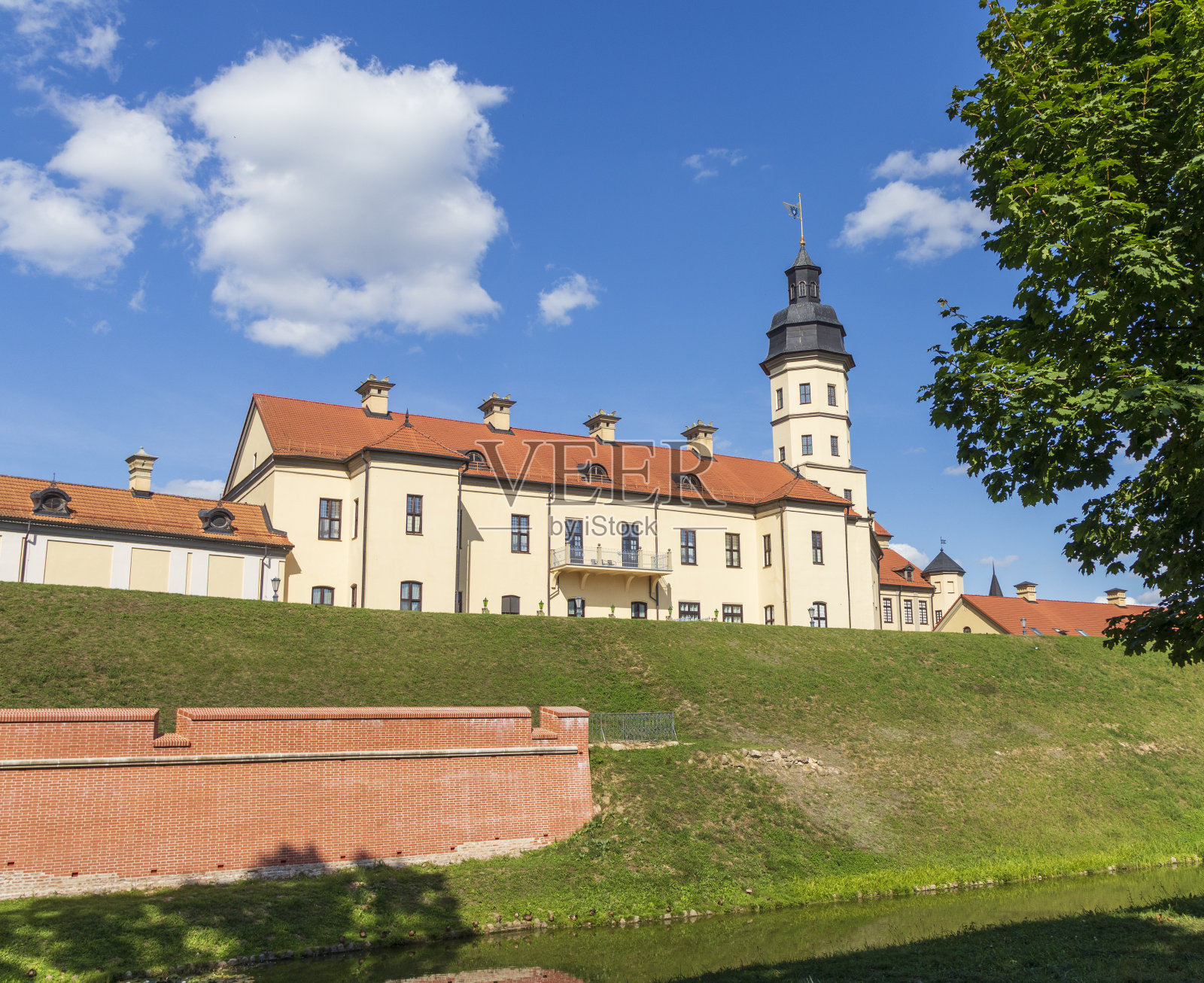 涅斯维日，白俄罗斯- 08.08.2024 -拍摄著名的建筑地标，拉德威尔城堡。具有里程碑意义的照片摄影图片