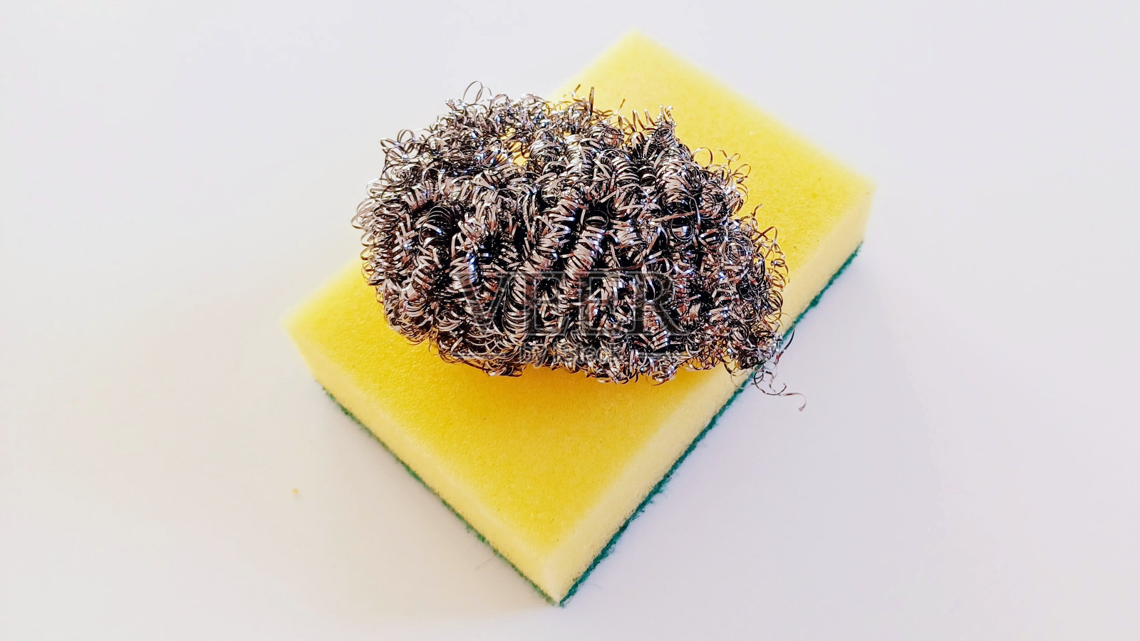 清洁材料。洗碗海绵和钢棉照片摄影图片