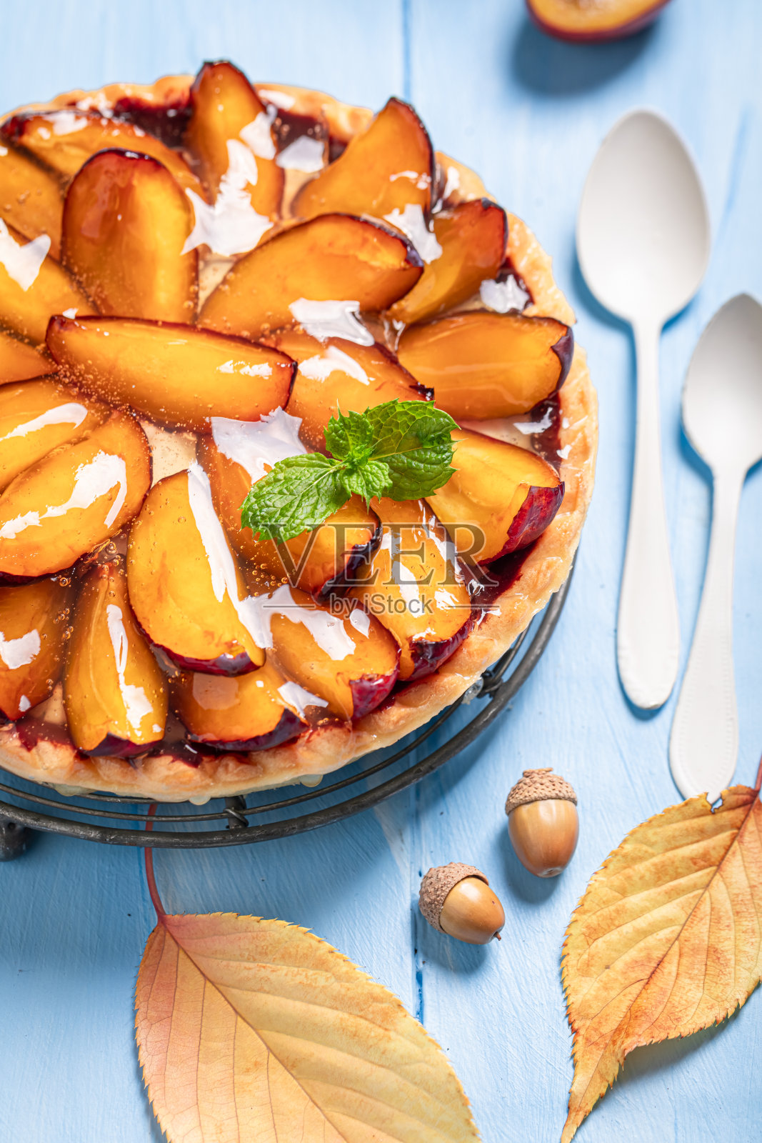 自制的美味梅子挞做秋糕。照片摄影图片