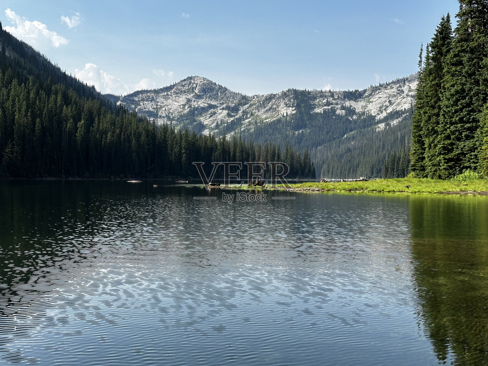 夏天的山湖照片摄影图片