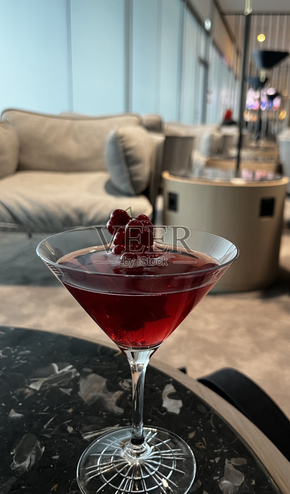 酒廊里的鸡尾酒照片摄影图片