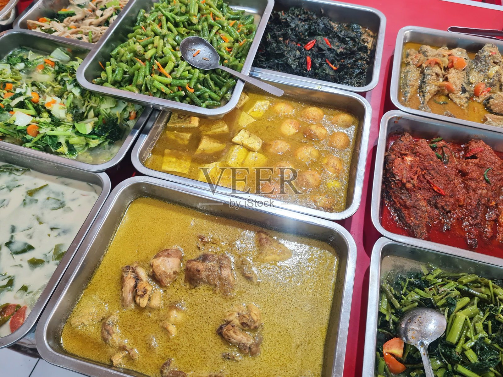 Warung的印尼和巽他食物精选。照片摄影图片