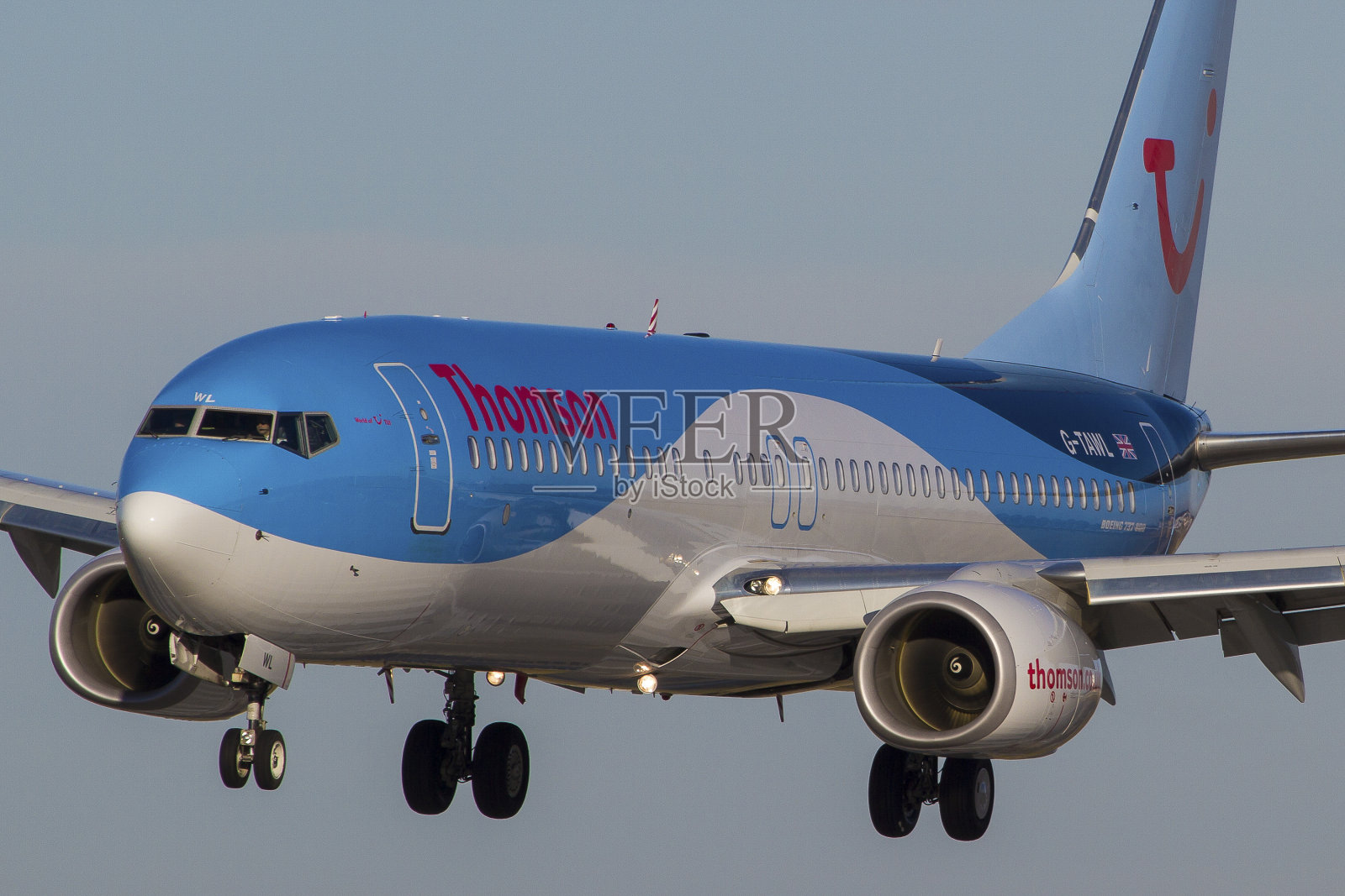 汤姆森波音737-800接近奥地利萨尔茨堡照片摄影图片