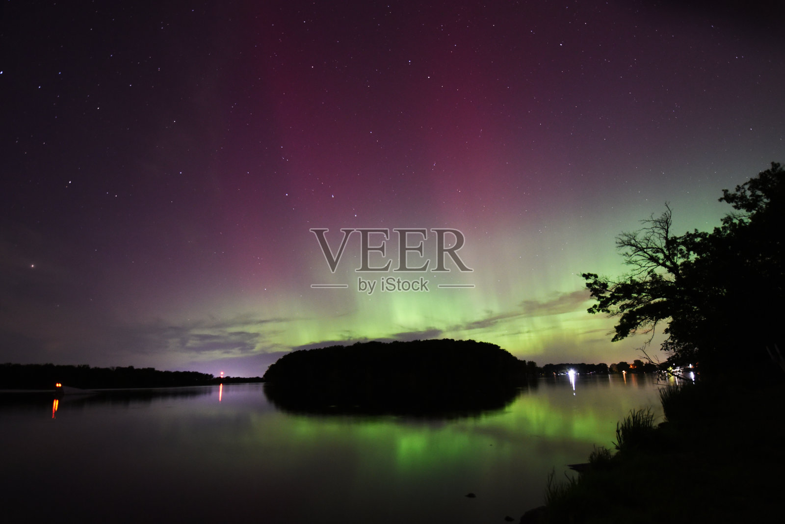 2024年8月的北极光照片摄影图片