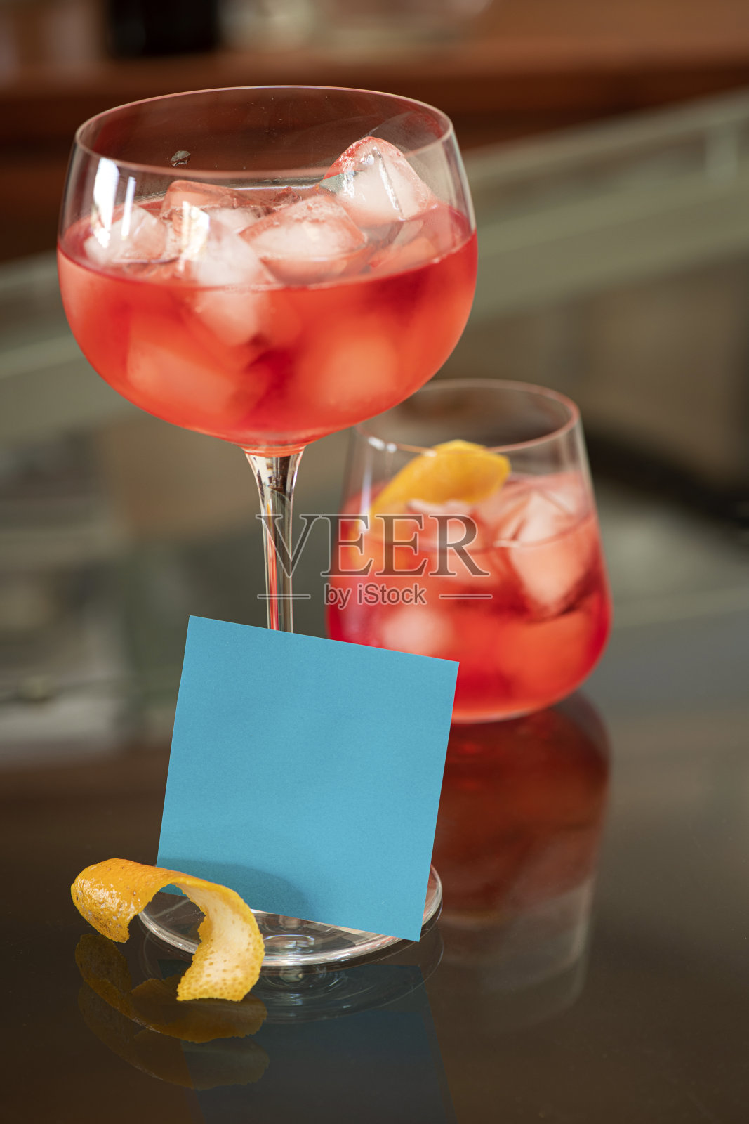 蓝色的注意。照片摄影图片