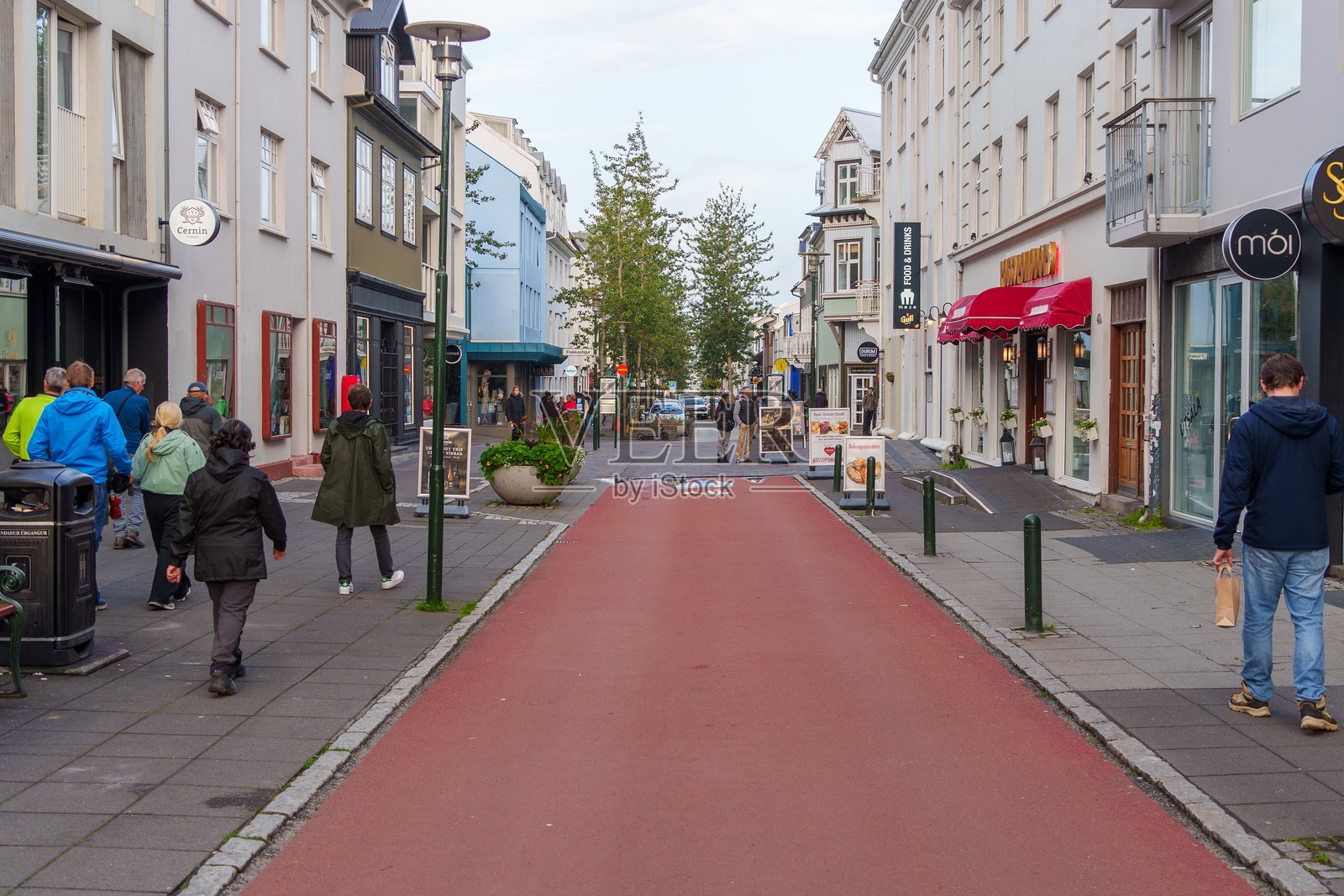 雷克雅未克市中心的步行街照片摄影图片