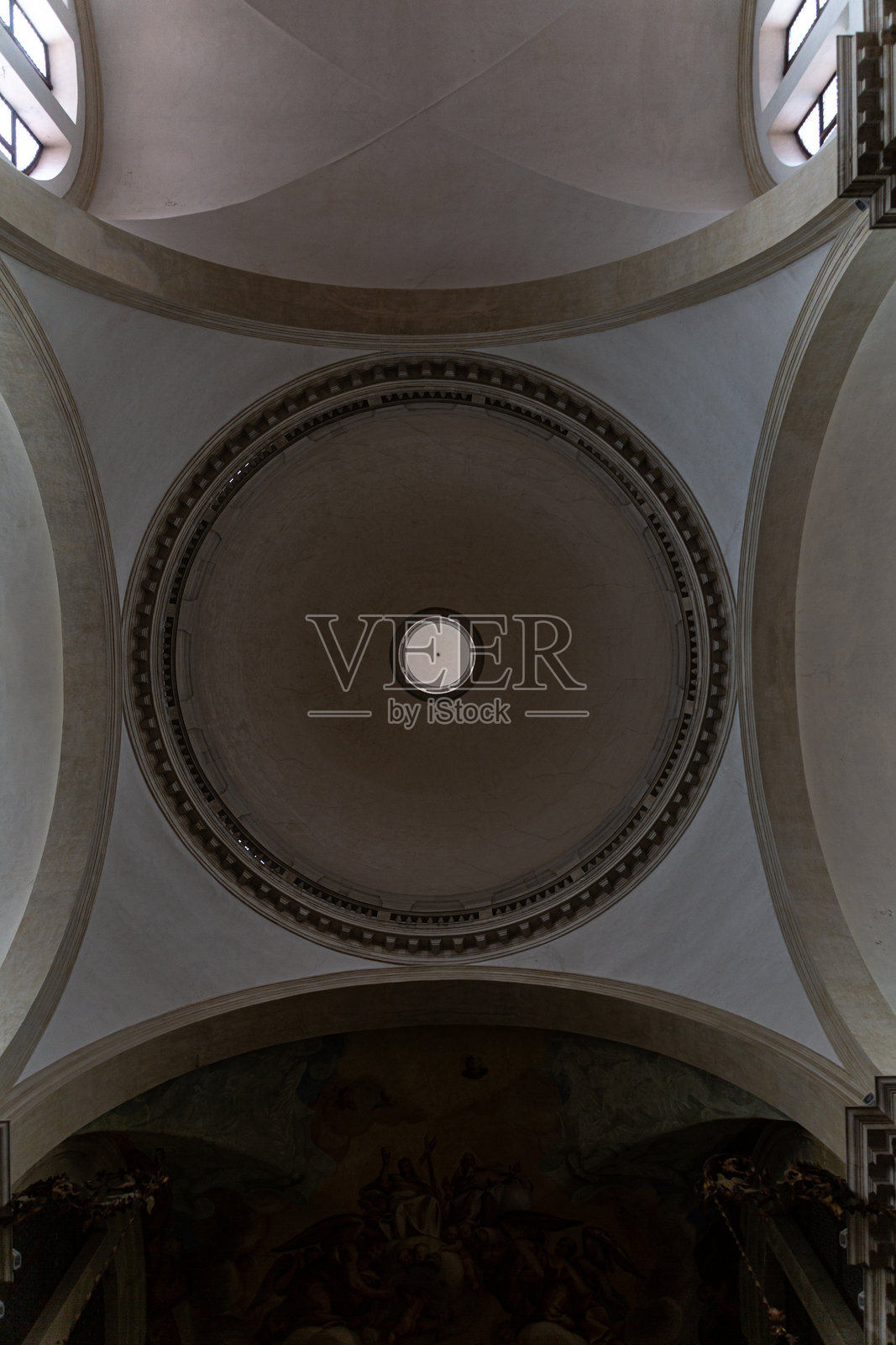 圣彼得大教堂的天花板照片摄影图片