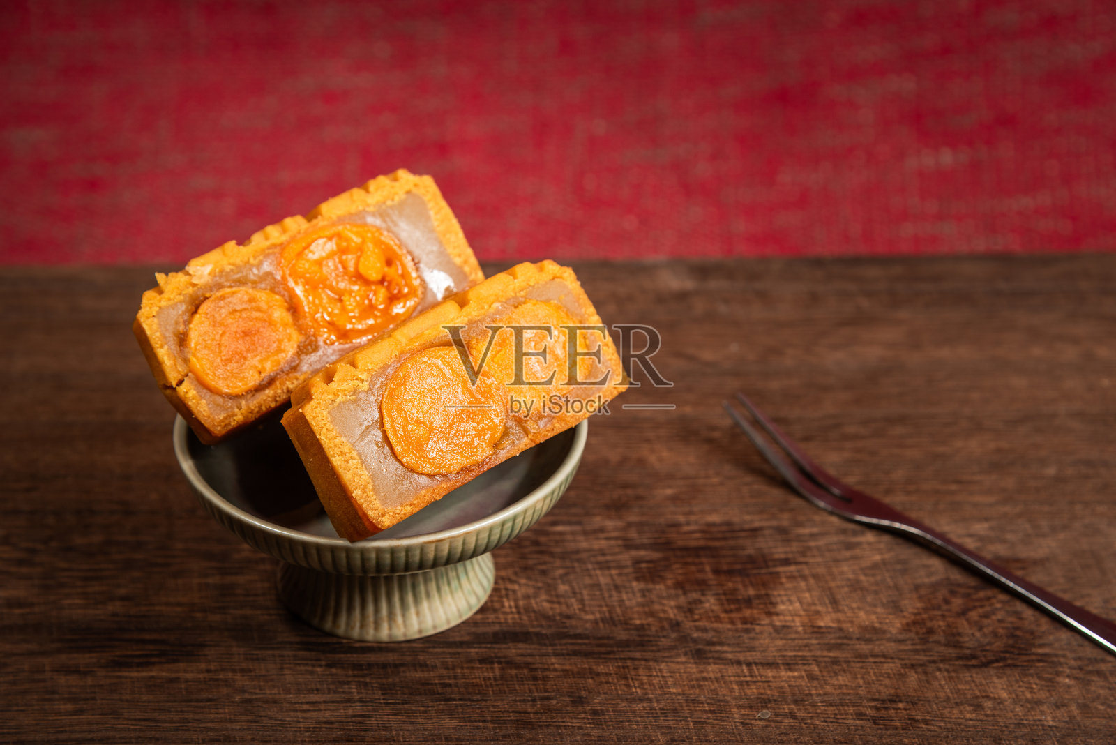 中秋节特色传统食品手工月饼拍摄工作室特写照片摄影图片