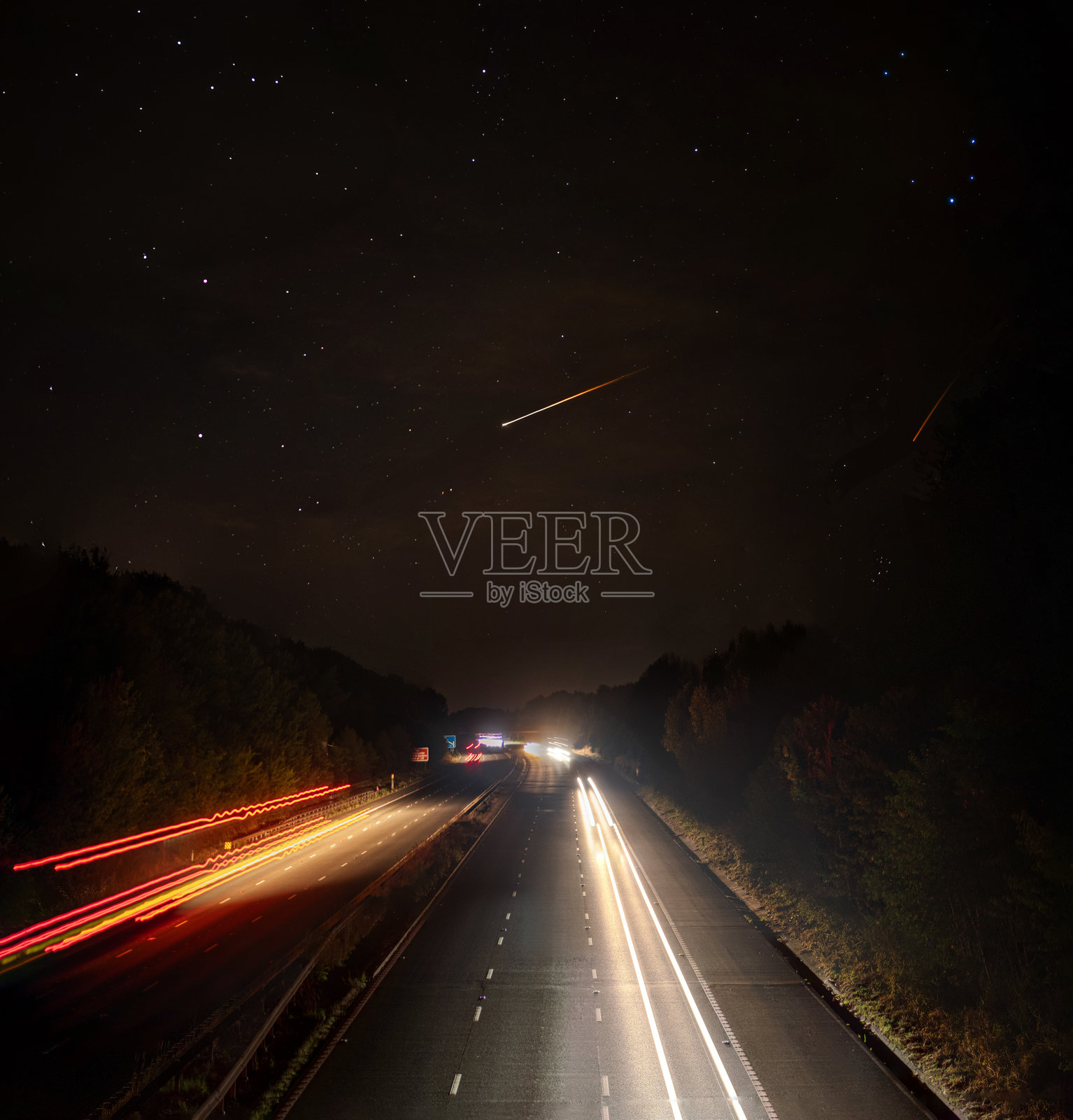高速公路上的流星。照片摄影图片