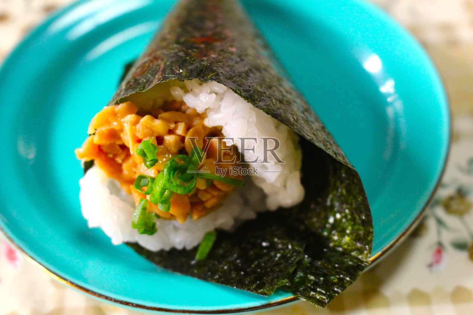 在东京一家超市购买的手卷寿司照片摄影图片