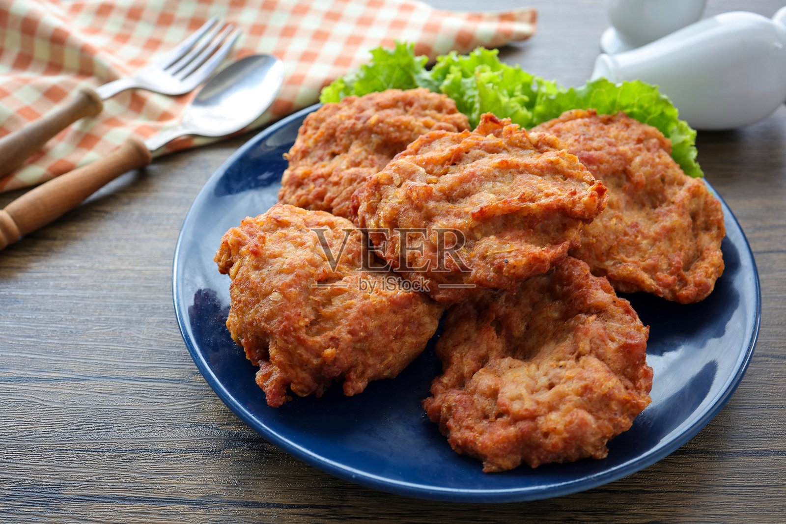 蓝盘炒肉末，泰国菜，家常菜，泰国菜照片摄影图片