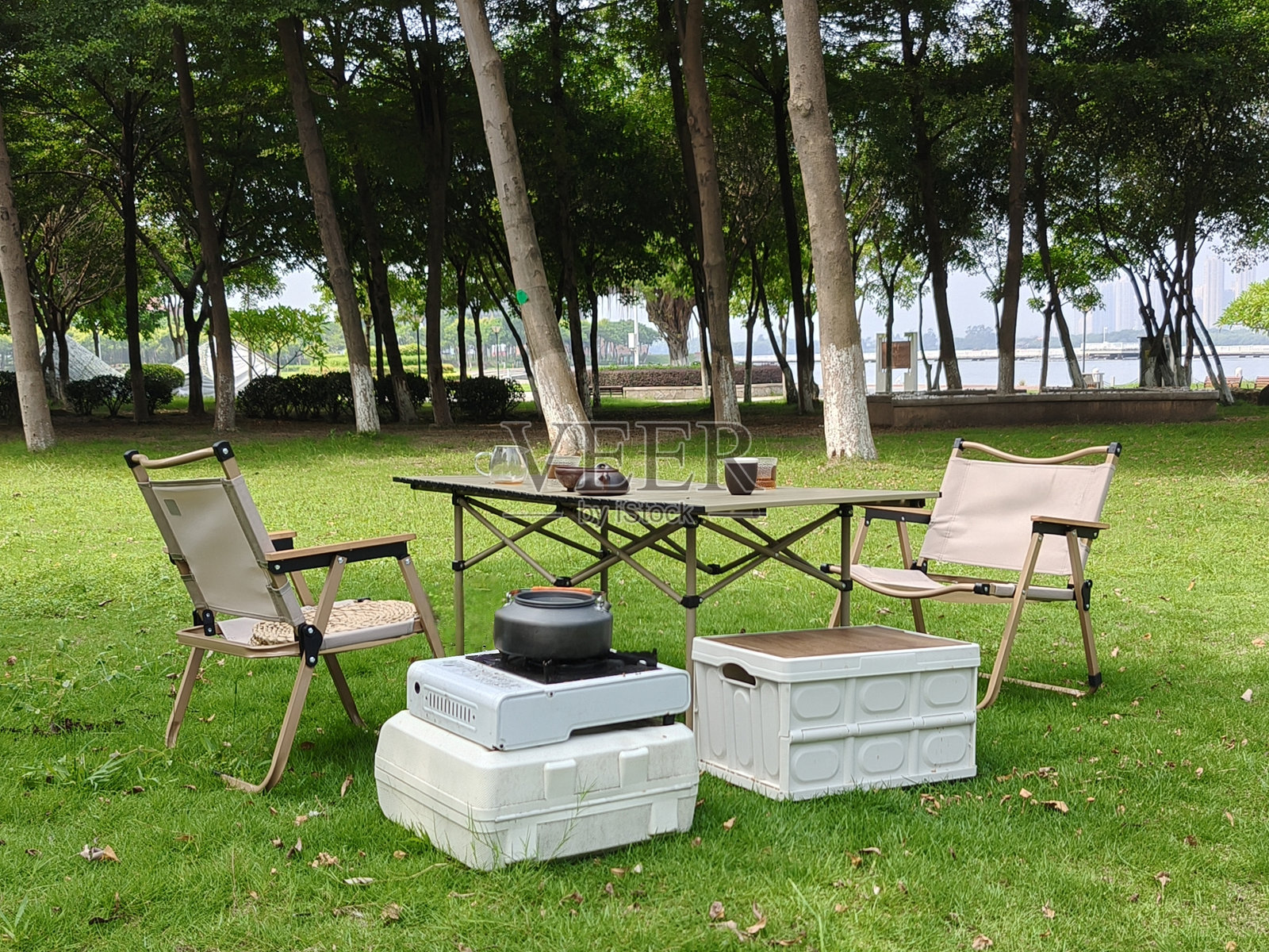 户外露营泡茶照片摄影图片