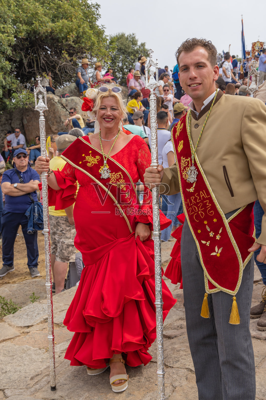人们参加一年一度的卡贝萨圣母的朝圣活动。照片摄影图片