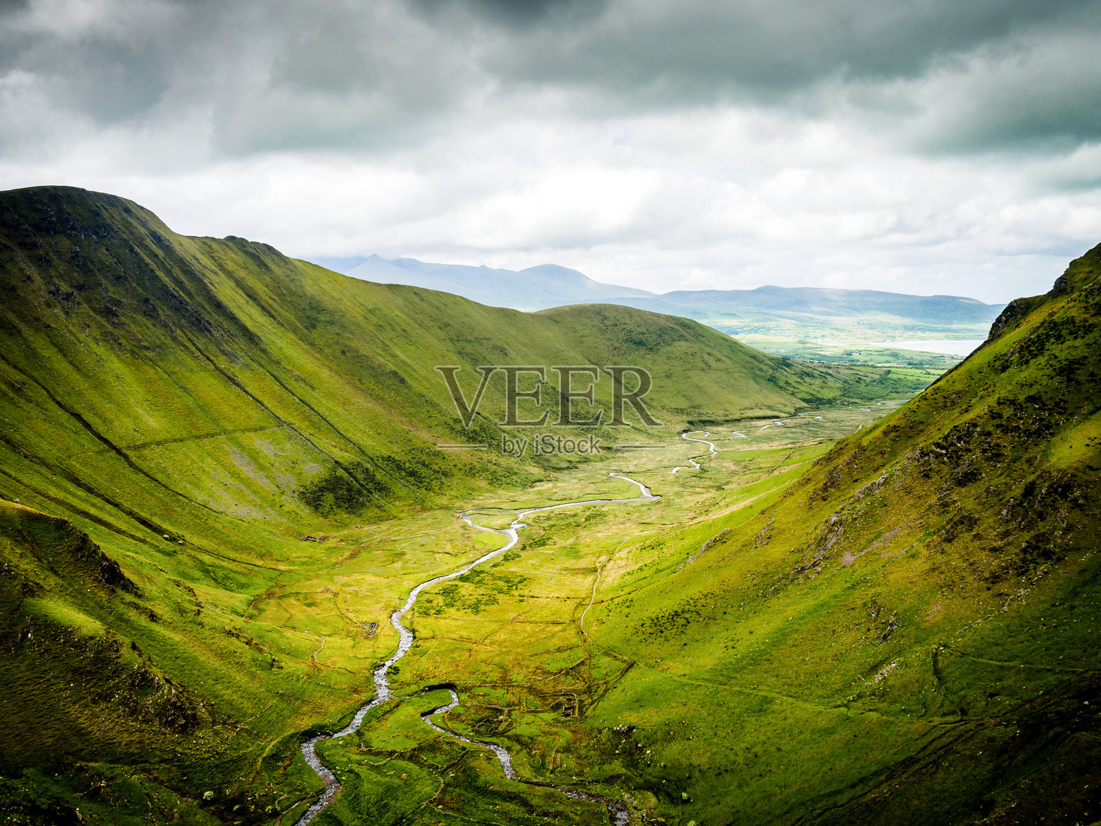 山对天空的风景照片摄影图片