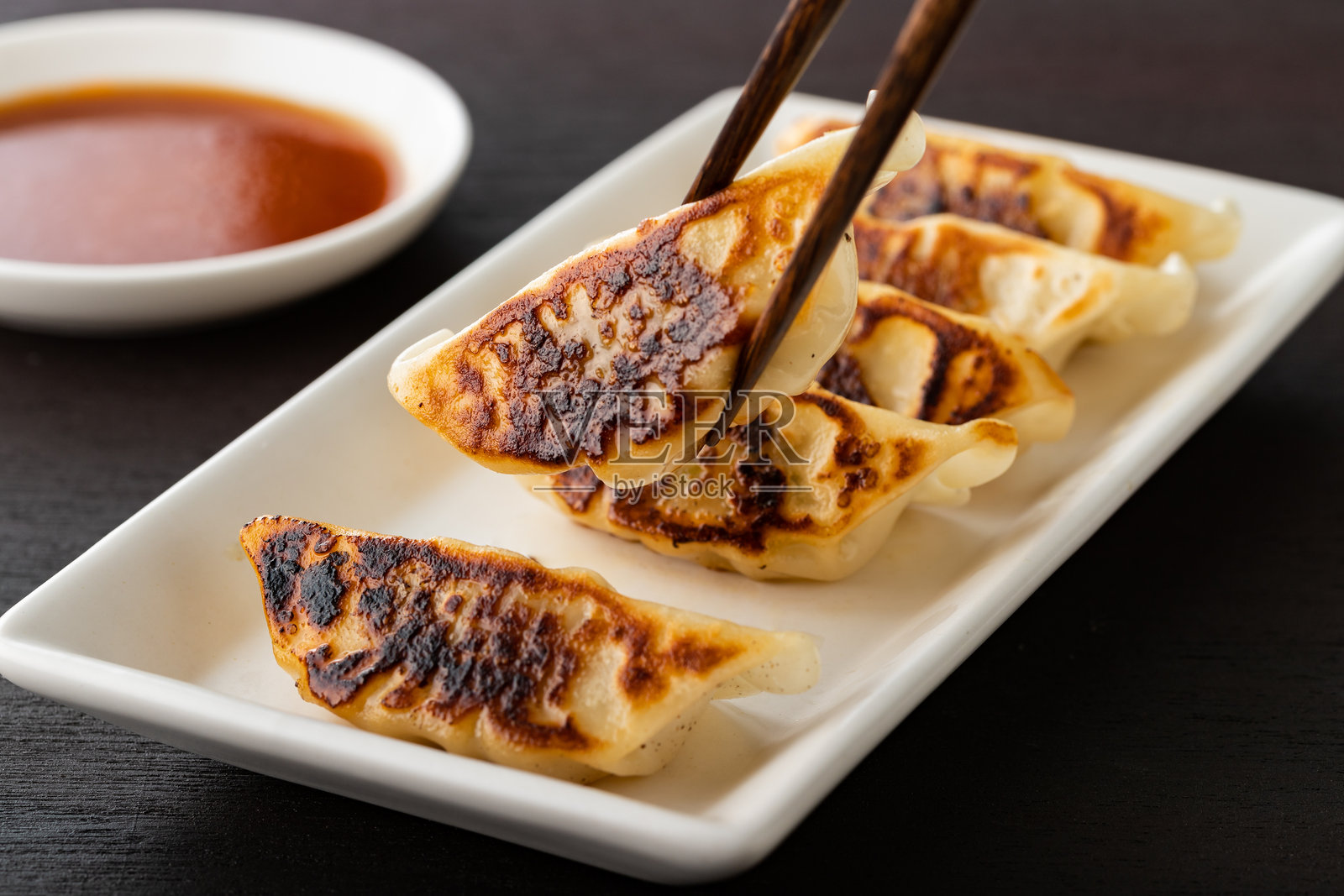 油炸饺子照片摄影图片