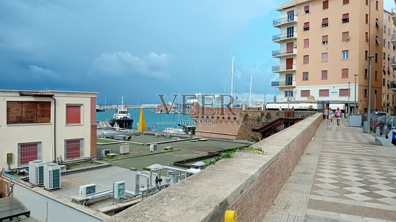 城市天际线及海港照片摄影图片