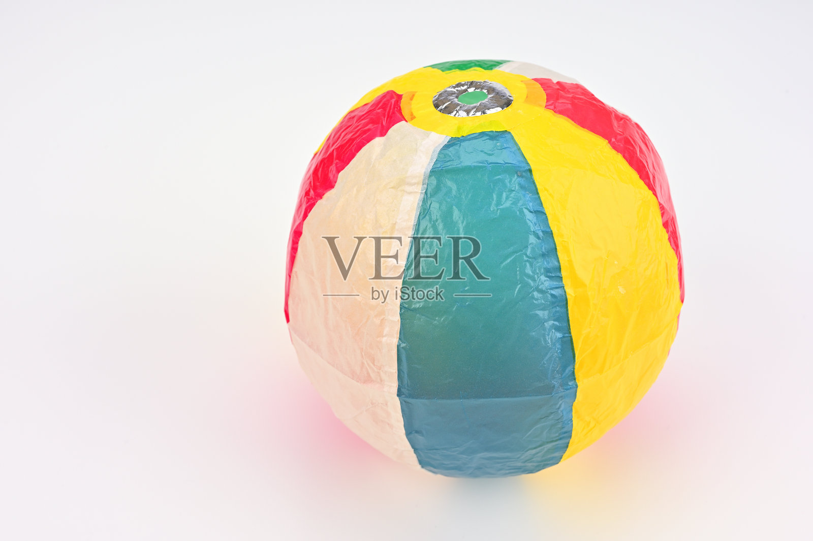 有一个彩色的纸气球。照片摄影图片