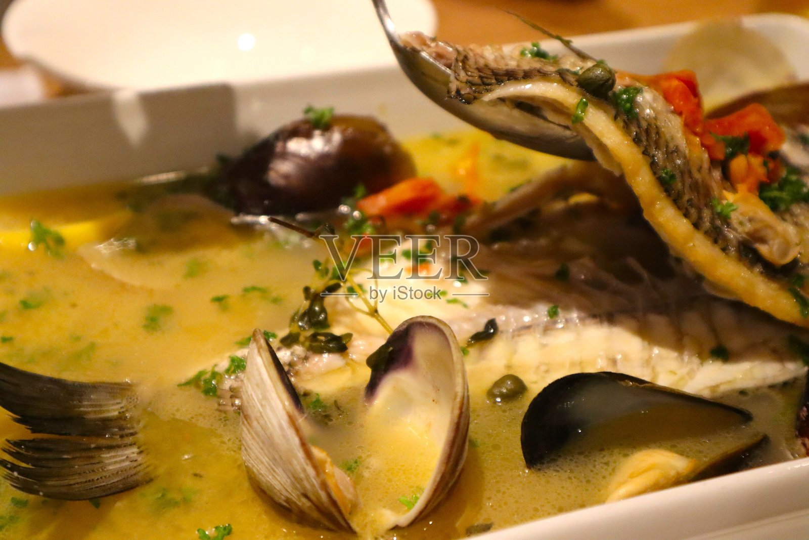 我在东京一家意大利餐厅吃的Acquapazza照片摄影图片