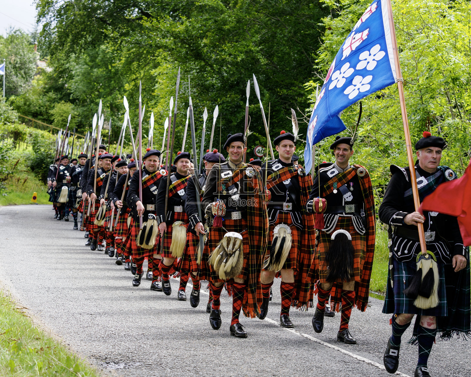 洛纳奇高地人正在向斯特拉斯顿的集会行进照片摄影图片