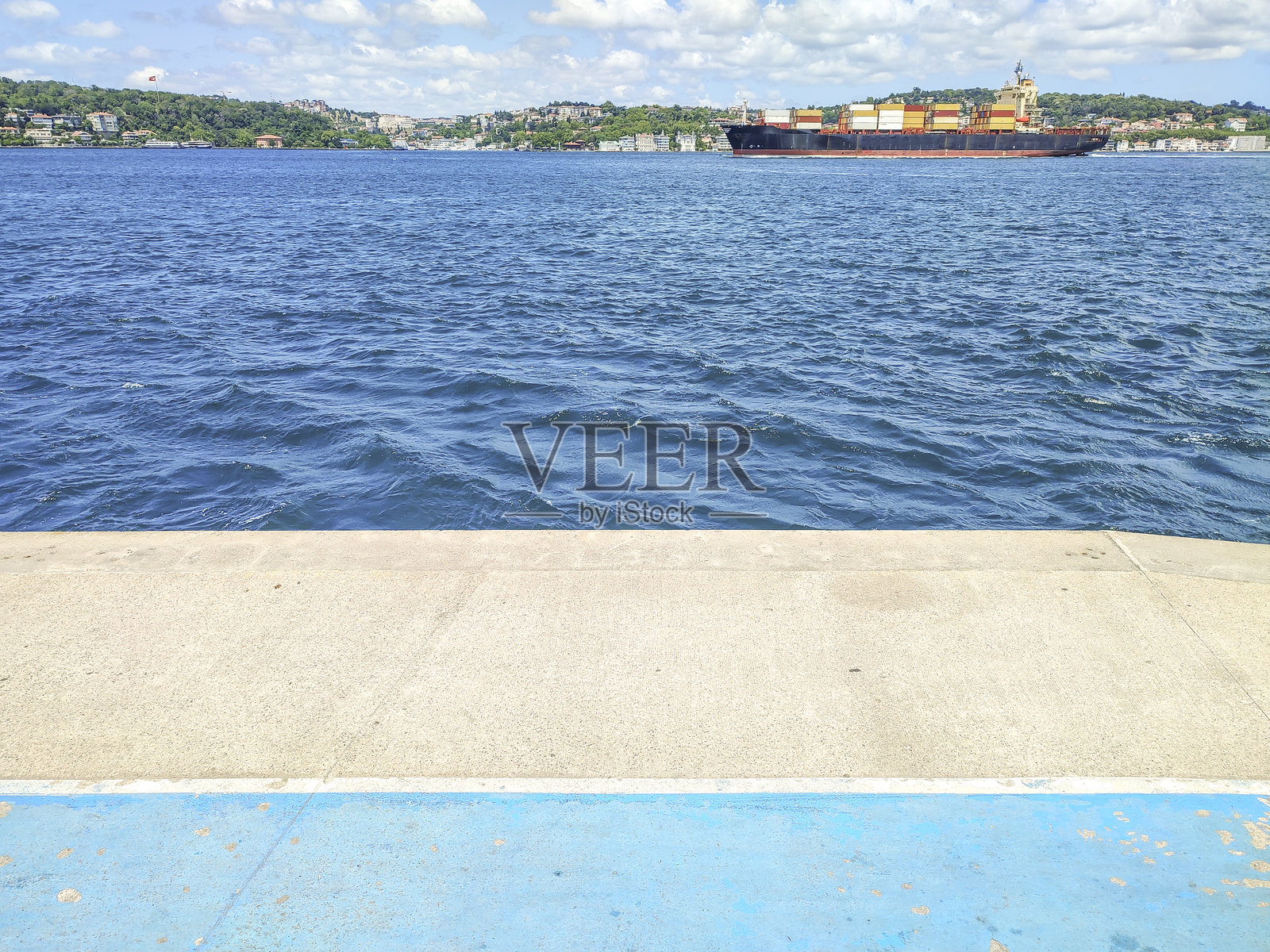 土耳其伊斯坦布尔贝科兹附近的博斯普鲁斯海岸照片摄影图片