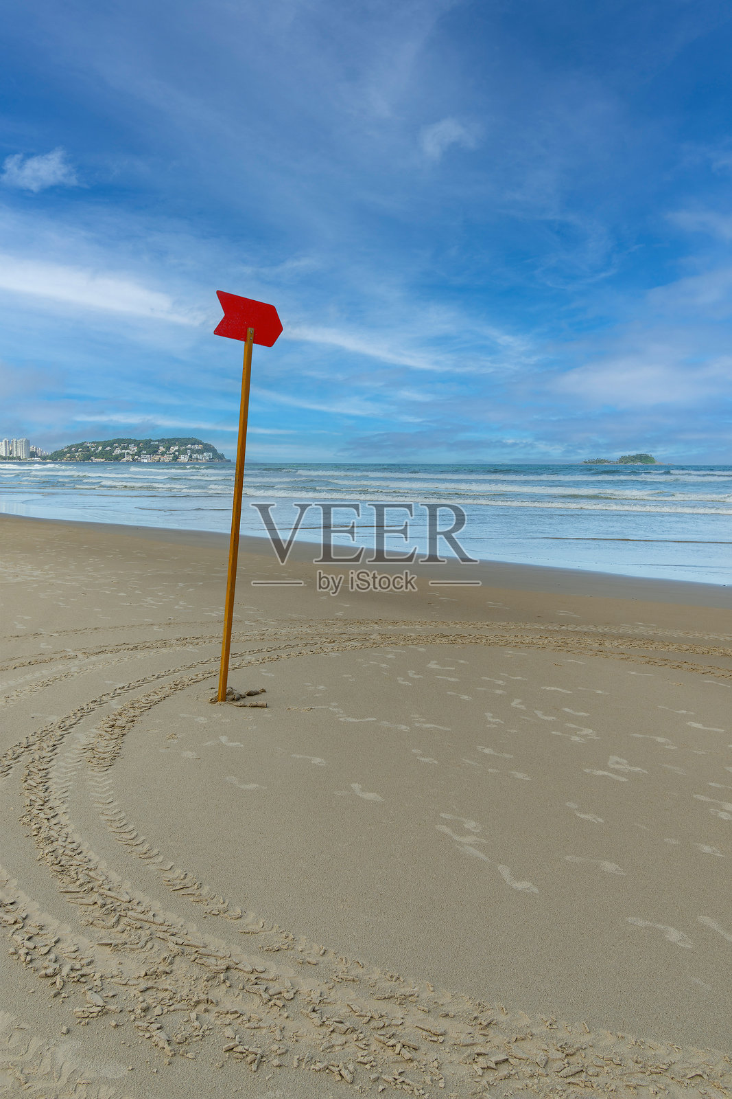 海上危险区域红色标志照片摄影图片