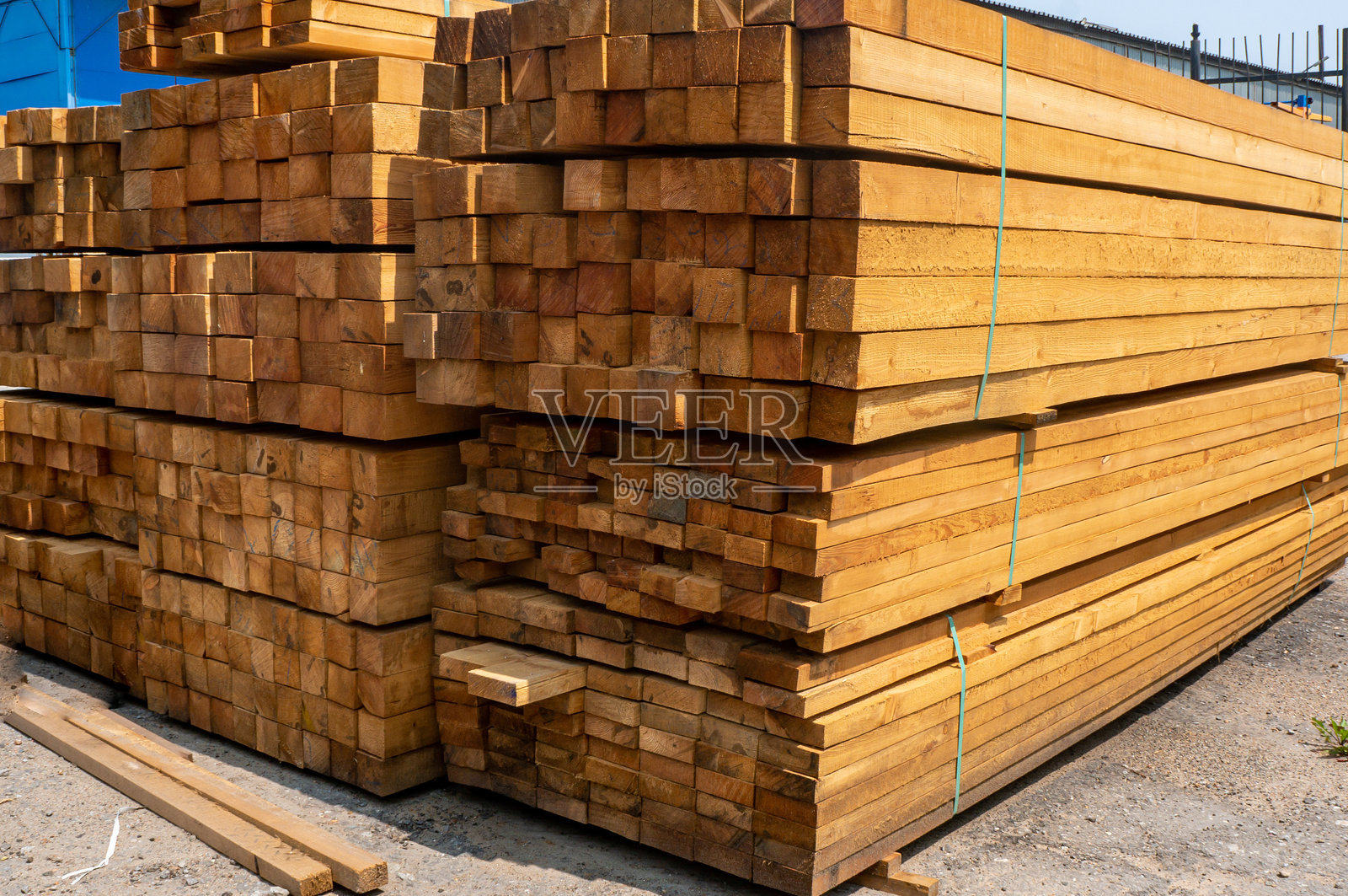 干刨和折叠硬木块照片摄影图片