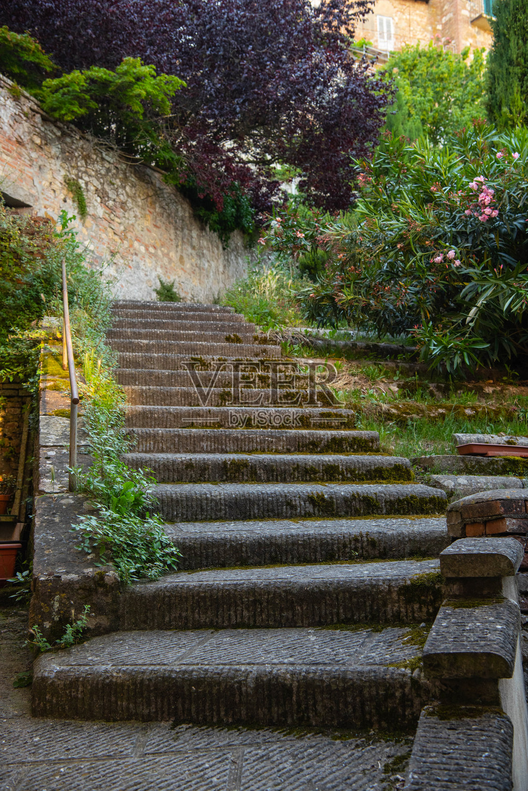 托斯卡纳蒙特普尔恰诺的老石头楼梯街照片摄影图片