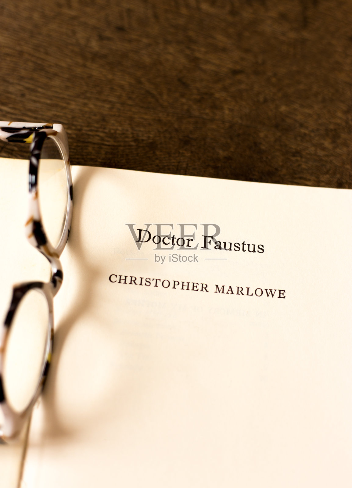 开卷书名:克里斯托弗·马洛的《浮士德博士》照片摄影图片
