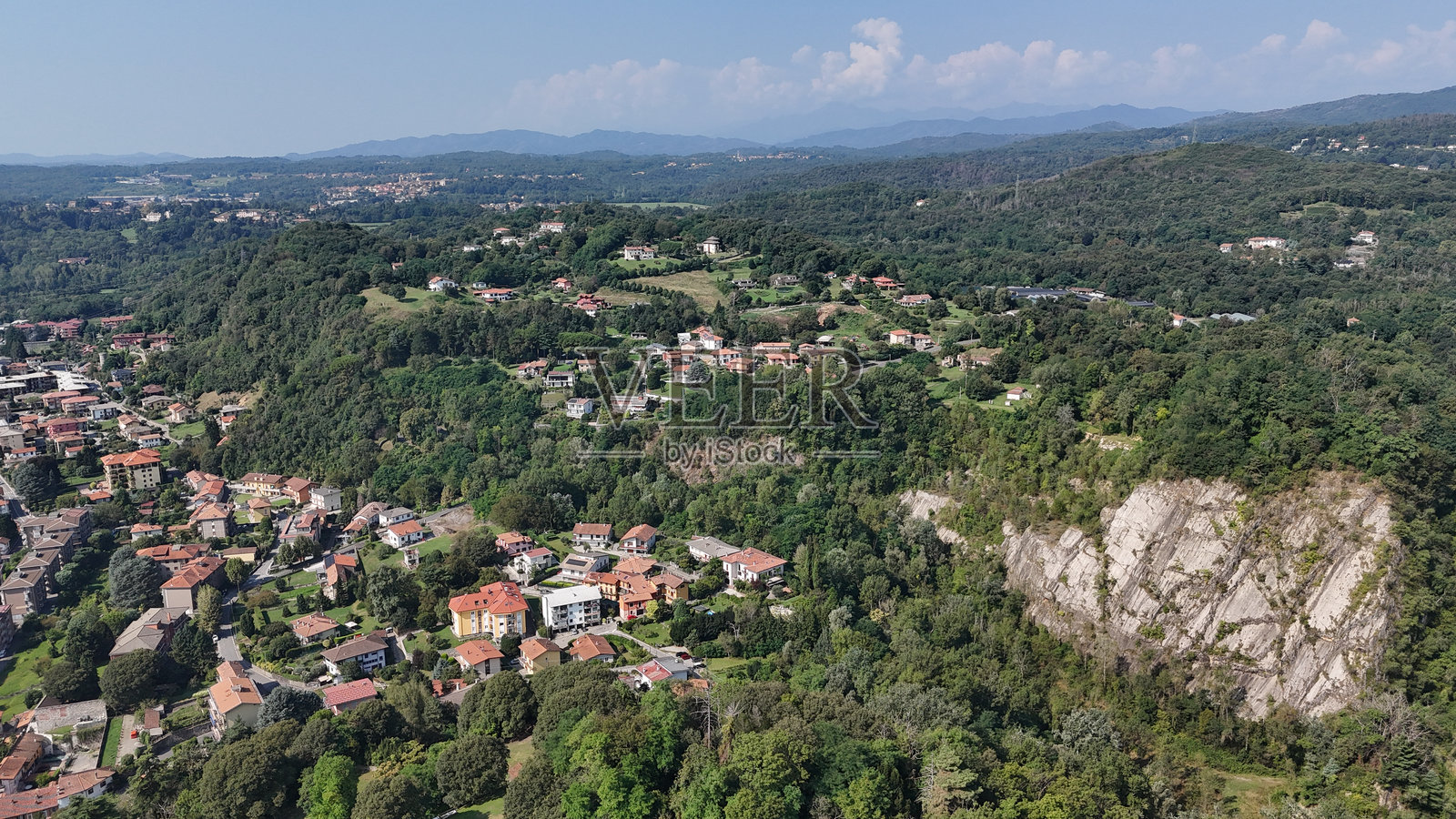 马焦雷湖上的阿罗纳鸟瞰图照片摄影图片