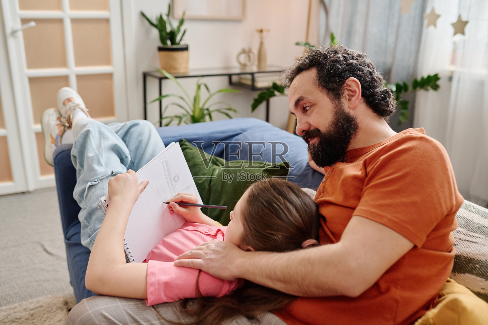 父女共度美好时光照片摄影图片