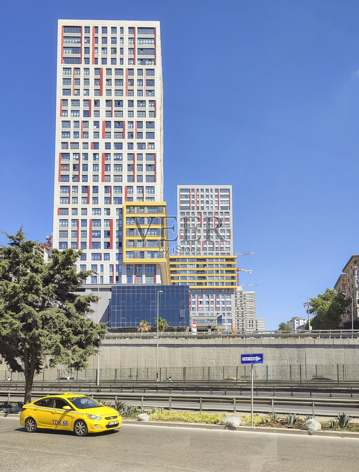 现代摩天大楼公寓位于土耳其伊斯坦布尔kadikoy atasehir的安纳托利亚小镇照片摄影图片