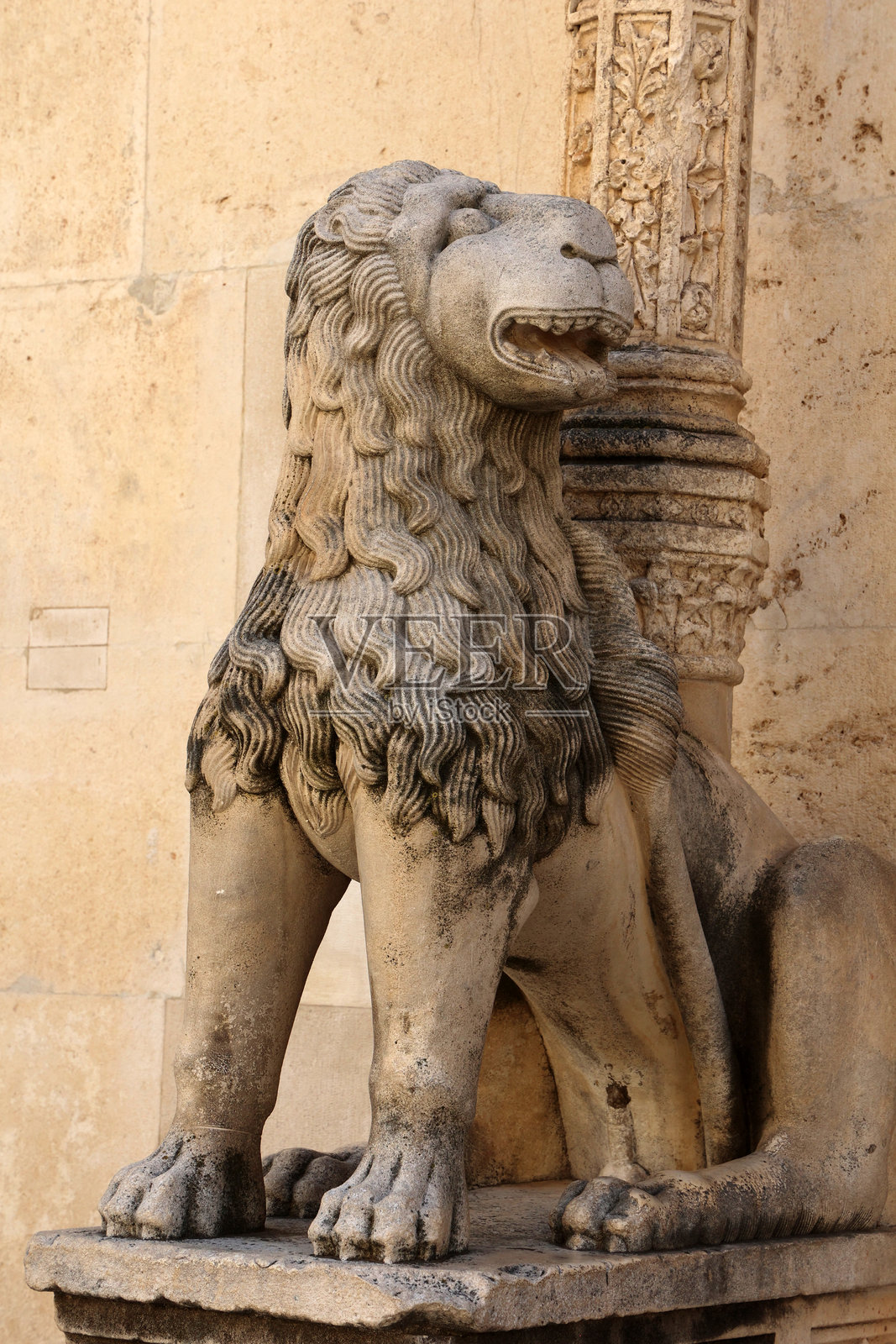 克罗地亚西贝尼克市的建筑和地标照片摄影图片