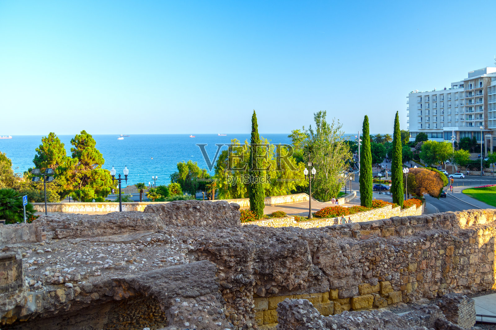 塔拉戈纳，加泰罗尼亚，西班牙-海和城市景观照片摄影图片