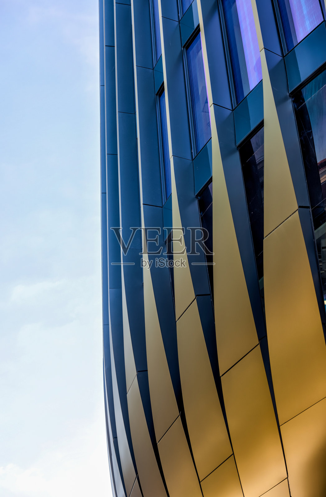 这是捷克共和国布拉格老城外火车站近景的现代建筑照片摄影图片